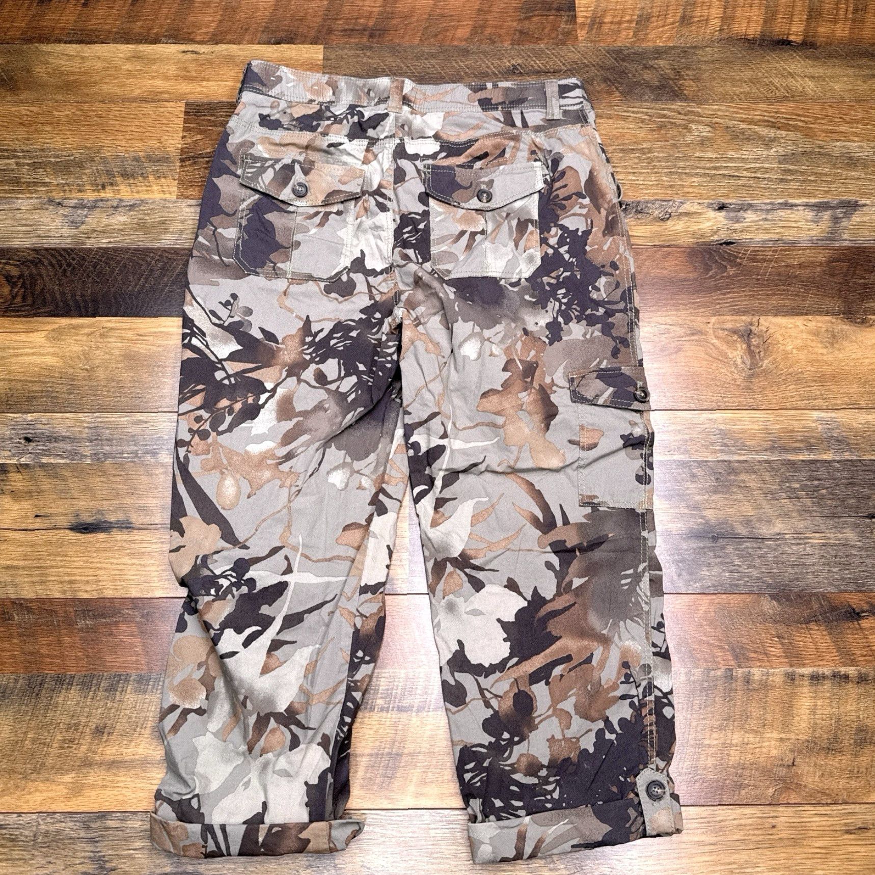 Vintage Chicos Camouflage Cargo Crop Pants 1 Green Mid Rise Stretch Button Hem Tabs City Army Casual Travel Womens Pants Size 25" / US 0 / IT 36 - 2 Thumbnail
