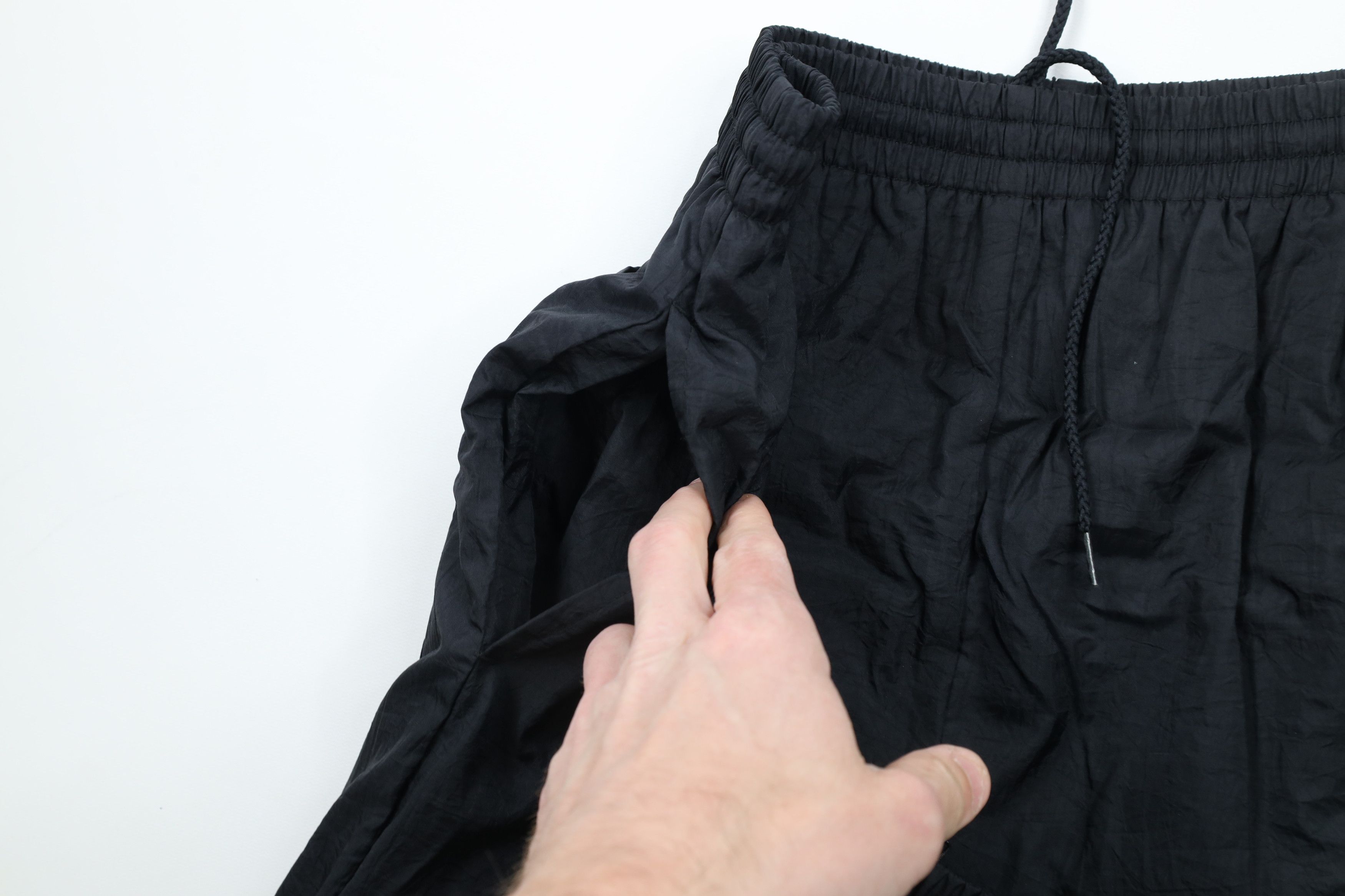 Vintage Vintage 90s Streetwear Blank Lined Nylon Joggers Pants Black Size US 34 / EU 50 - 6 Thumbnail