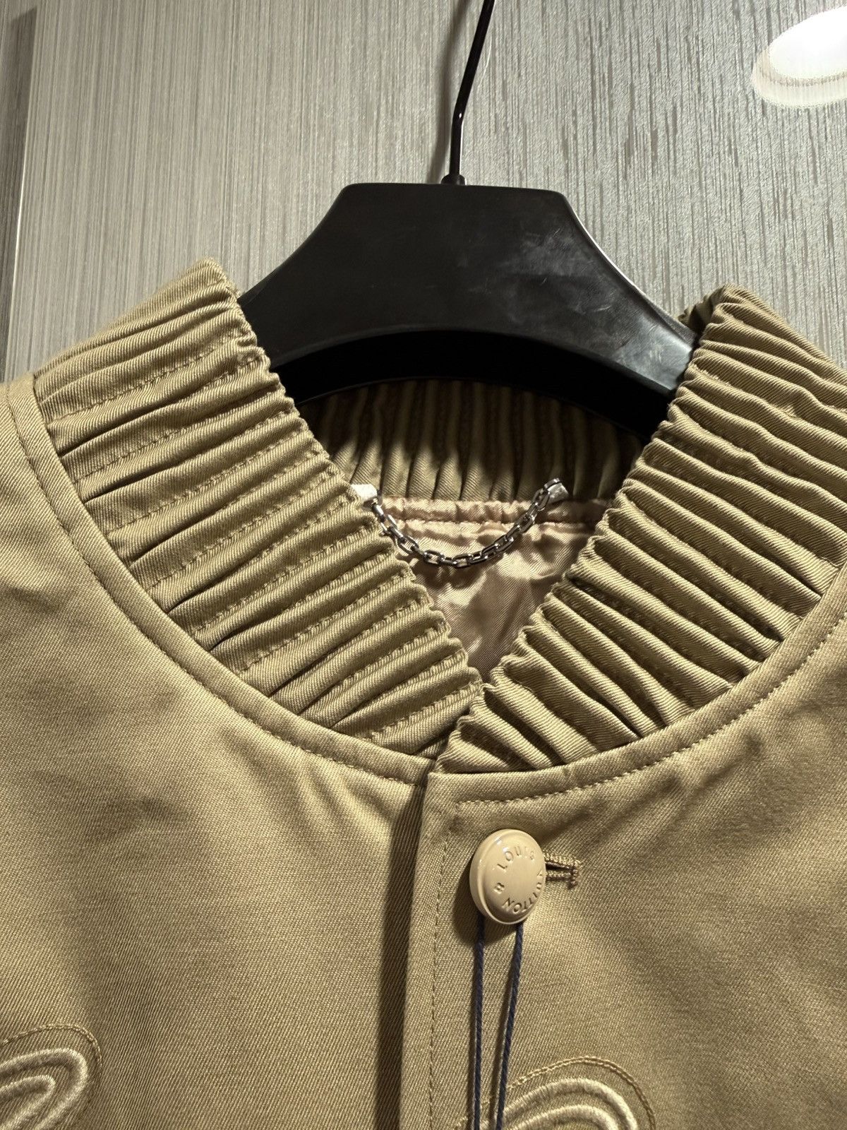 Louis Vuitton Louis Vuitton Beige Embroidered Logo Baseball Jacket Size US M / EU 48-50 / 2 - 5 Thumbnail