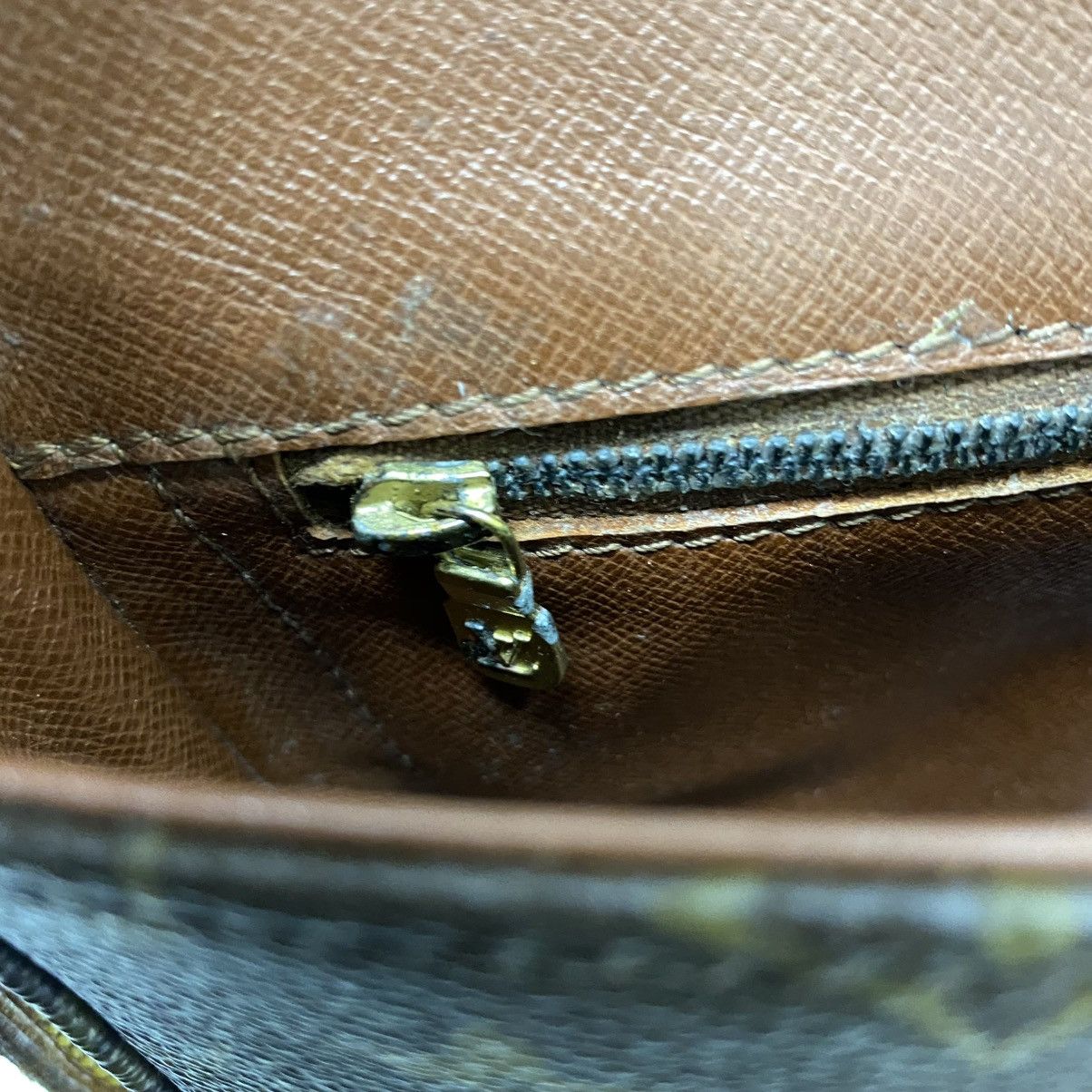Louis Vuitton ‼️YES‼️ VINTAGE SWISS MADE ZIPPER LOUIS VUITTON CHANTILLY PM Size ONE SIZE - 11 Thumbnail