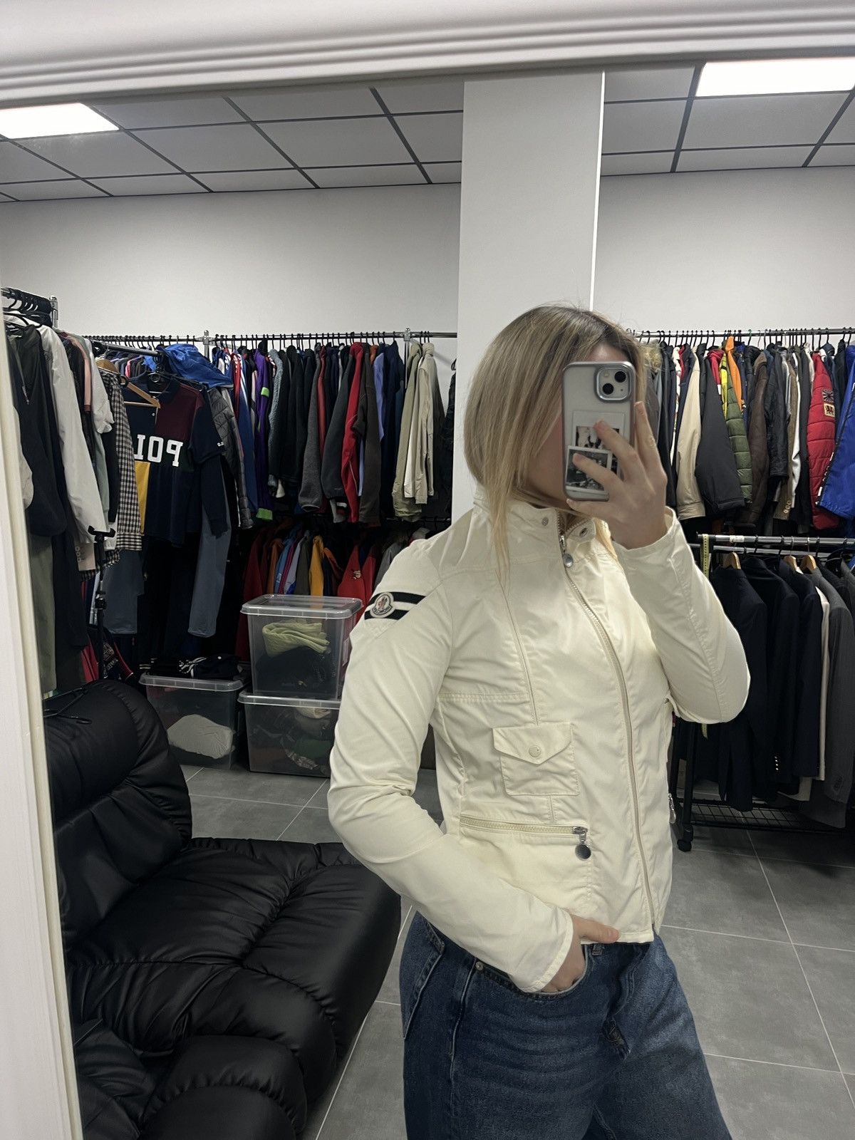 Moncler Authentic Moncler Women Jacket Size 3 (M) Size M / US 6-8 / IT 42-44 - 2 Thumbnail