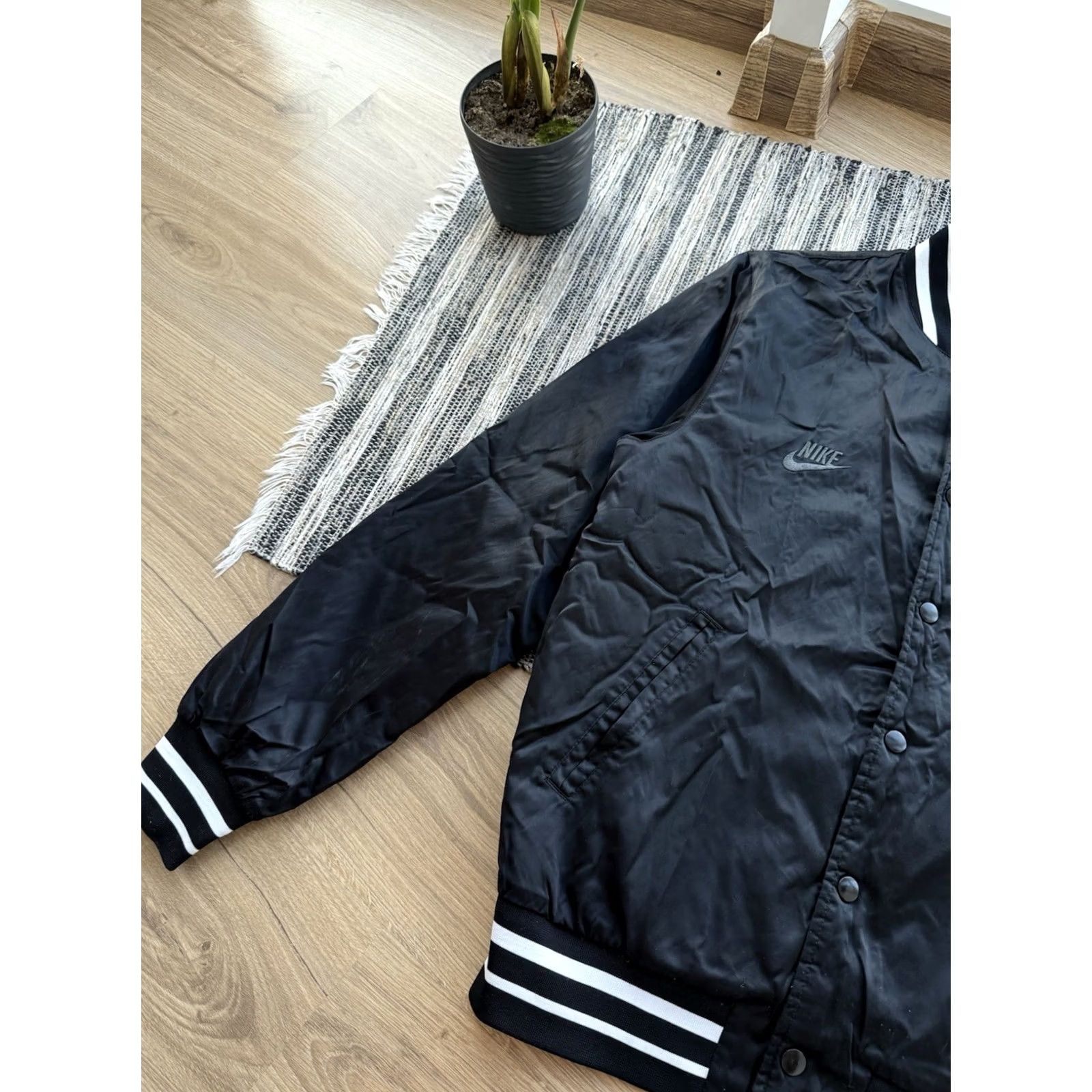 Nike VINTAGE Nike Sportswear Bomber Jacket Satin Black Men’s S Jacket Size US S / EU 44-46 / 1 - 4 Thumbnail