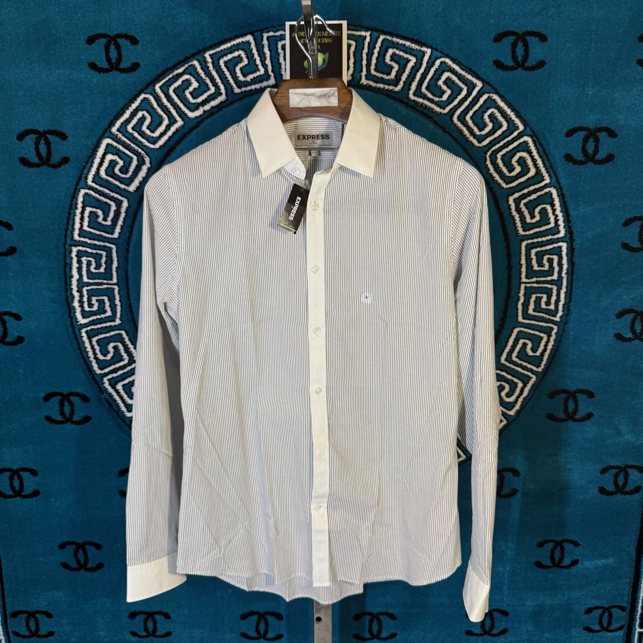 Express NEW ICONIC TWO-TONE PINSTRIPE L/S BUTTON UP Size US M / EU 48-50 / 2 - 1 Preview