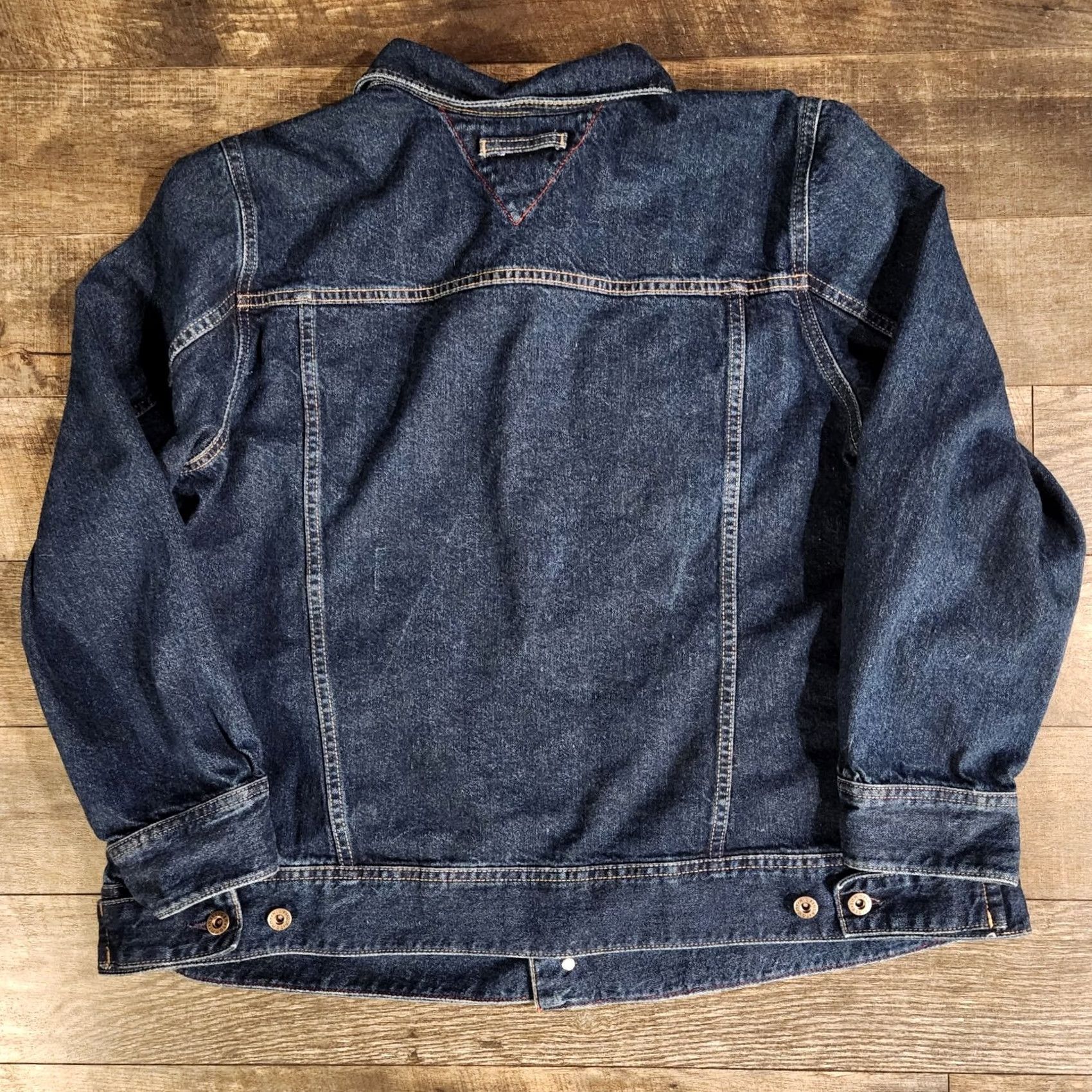 Tommy Hilfiger Tommy Hilfiger Jacket Womens 2XL Denim Trucker Button Up Dark Blue Blue Solid Long Sleeve Pockets Vintage 90s Mens Womens Girls? Size XXL / US 16-18 / IT 52-54 - 3 Thumbnail