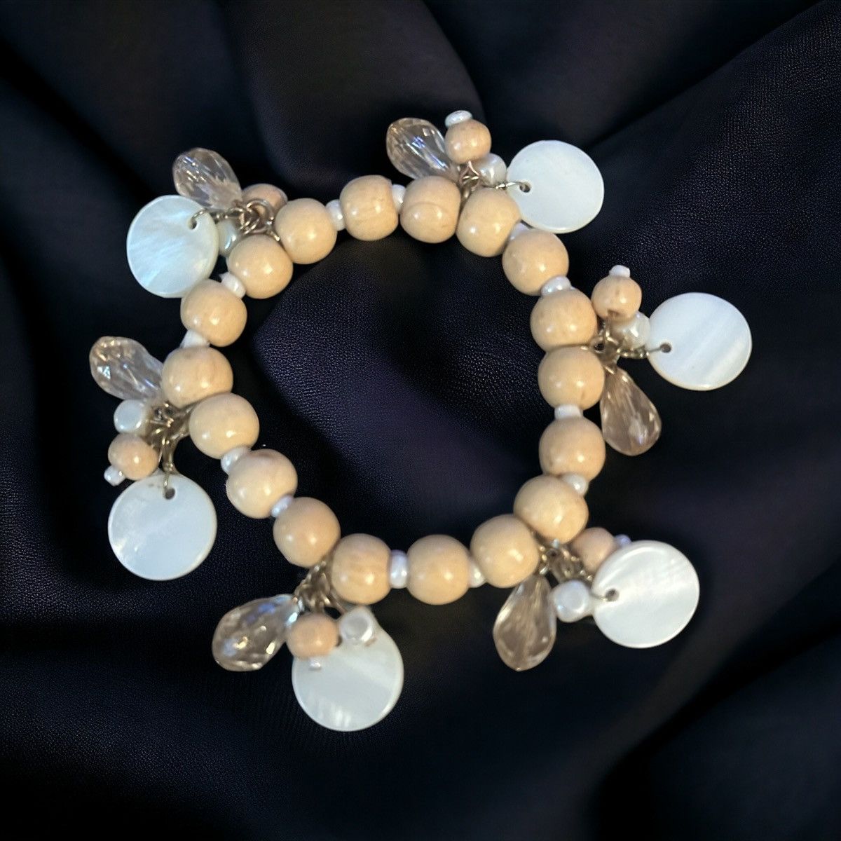 Other Beige wooden bead stretch bracelet w/mother of pearl dangles Size ONE SIZE - 1 Thumbnail