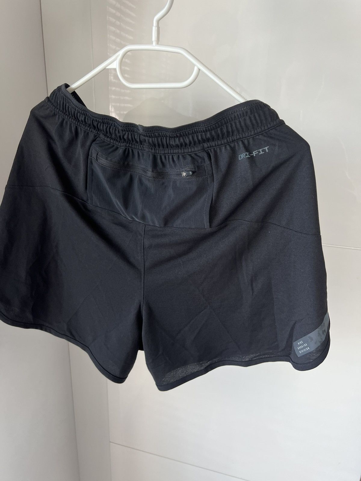 Nike Nike Running Division Reflective Swoosh Dri-Fit ADV 4 Shorts Size US 32 / EU 48 - 2 Thumbnail