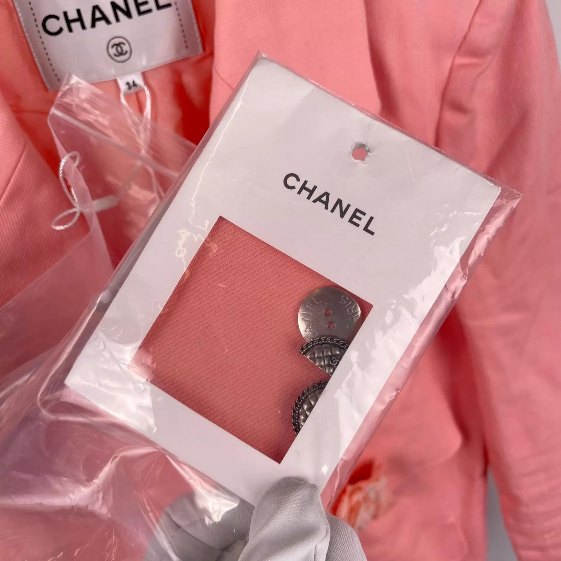 Chanel Chanel Women's Pink Suit w/ Detachable Bag Size XS / US 0-2 / IT 36-38 - 3 Thumbnail