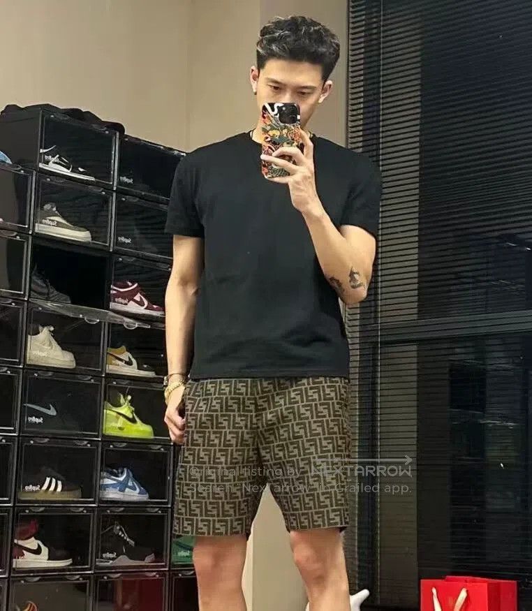 Fendi Fendi Dark brown logo all-over print casual shorts Size US 30 / EU 46 - 8 Thumbnail