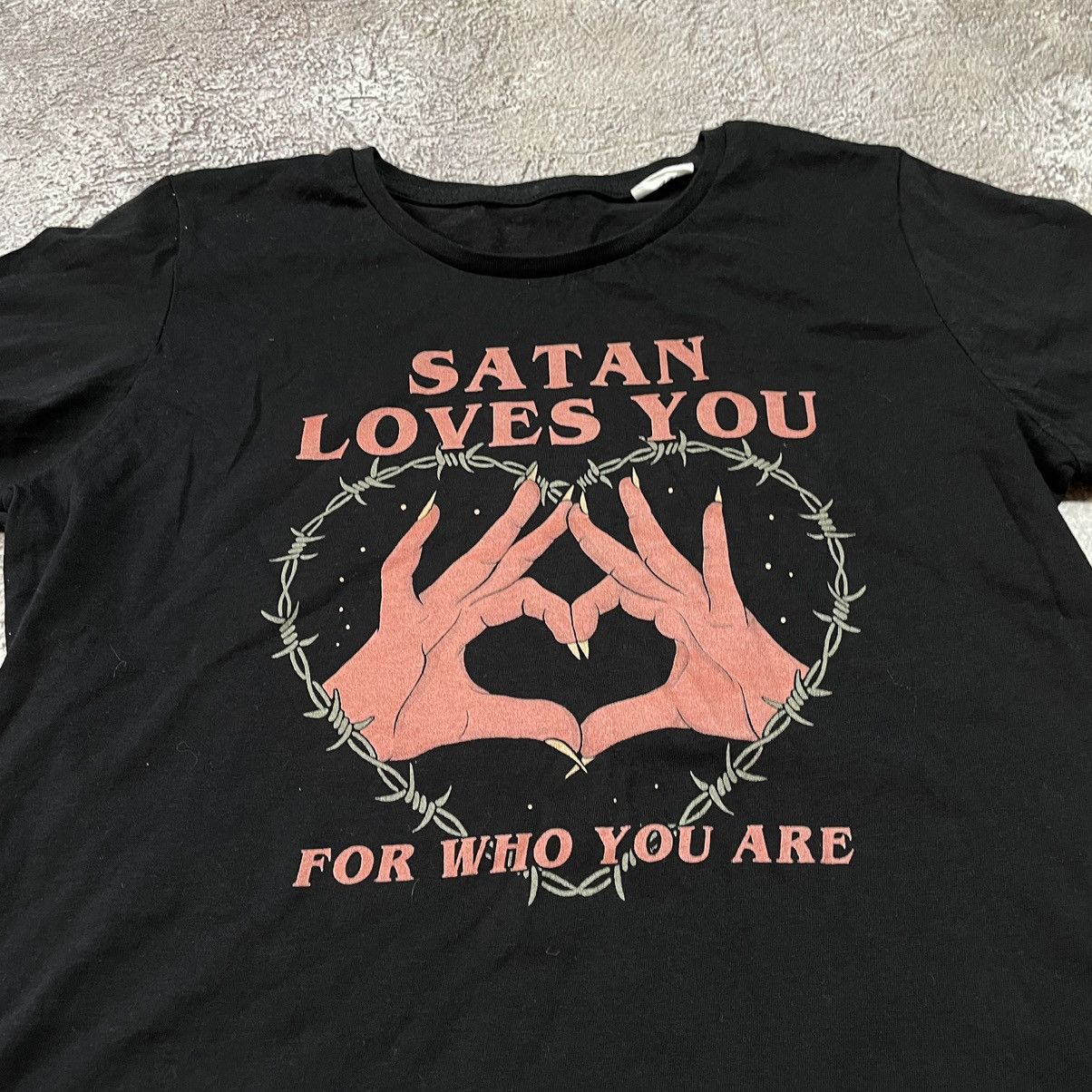 Vintage Vintage Y2K Satan Loves You Graphic Tee Grunge Black Faded M Size US M / EU 48-50 / 2 - 4 Thumbnail