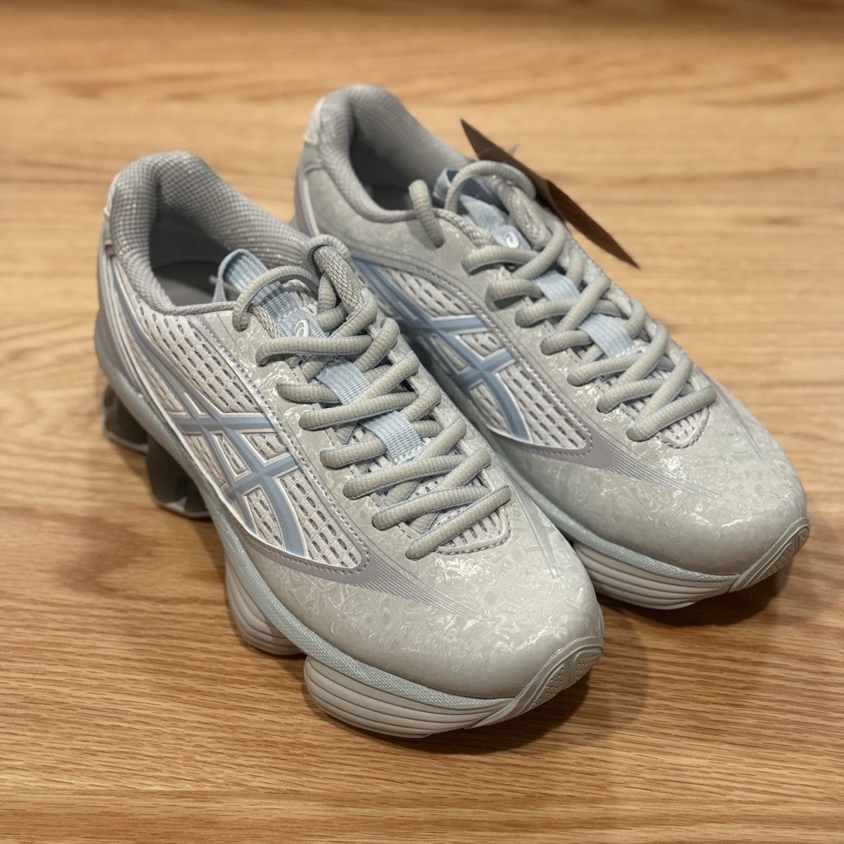 Asics × Kiko Kostadinov ASICS US6-S GEL-KINETIC FLUENT 1203A748 020 Glacier Grey Size US 5 / EU 37 - 1 Thumbnail