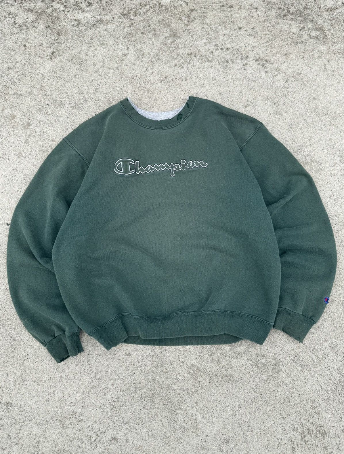 Champion Vintage 00’s Champion Embroidered Thrashed Faded Sweatshirt Size US L / EU 52-54 / 3 - 1 Thumbnail