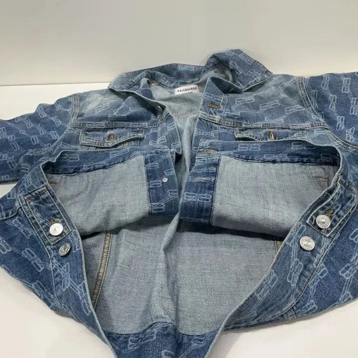 Balenciaga Balenciaga Logo Denim Jacket for Men and Women. Size US XS / EU 42 / 0 - 7 Thumbnail