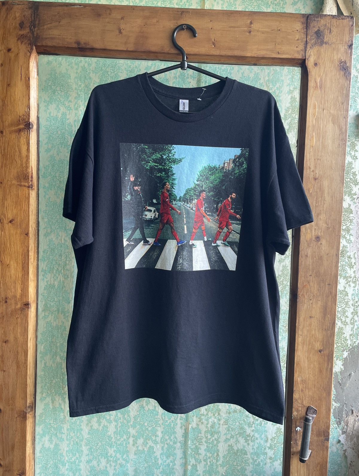 Gildan Liverpool Salah Klopp Diaz Van Dijk Abbey Road T Shirt Size US XL / EU 56 / 4 - 1 Thumbnail