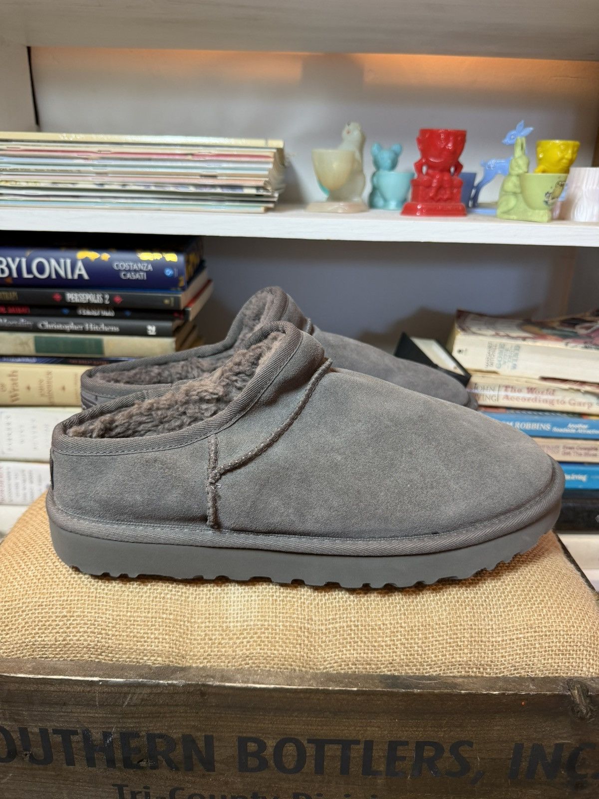 Ugg Ugg Classic Slipper Size US 10 / EU 43 - 2 Thumbnail