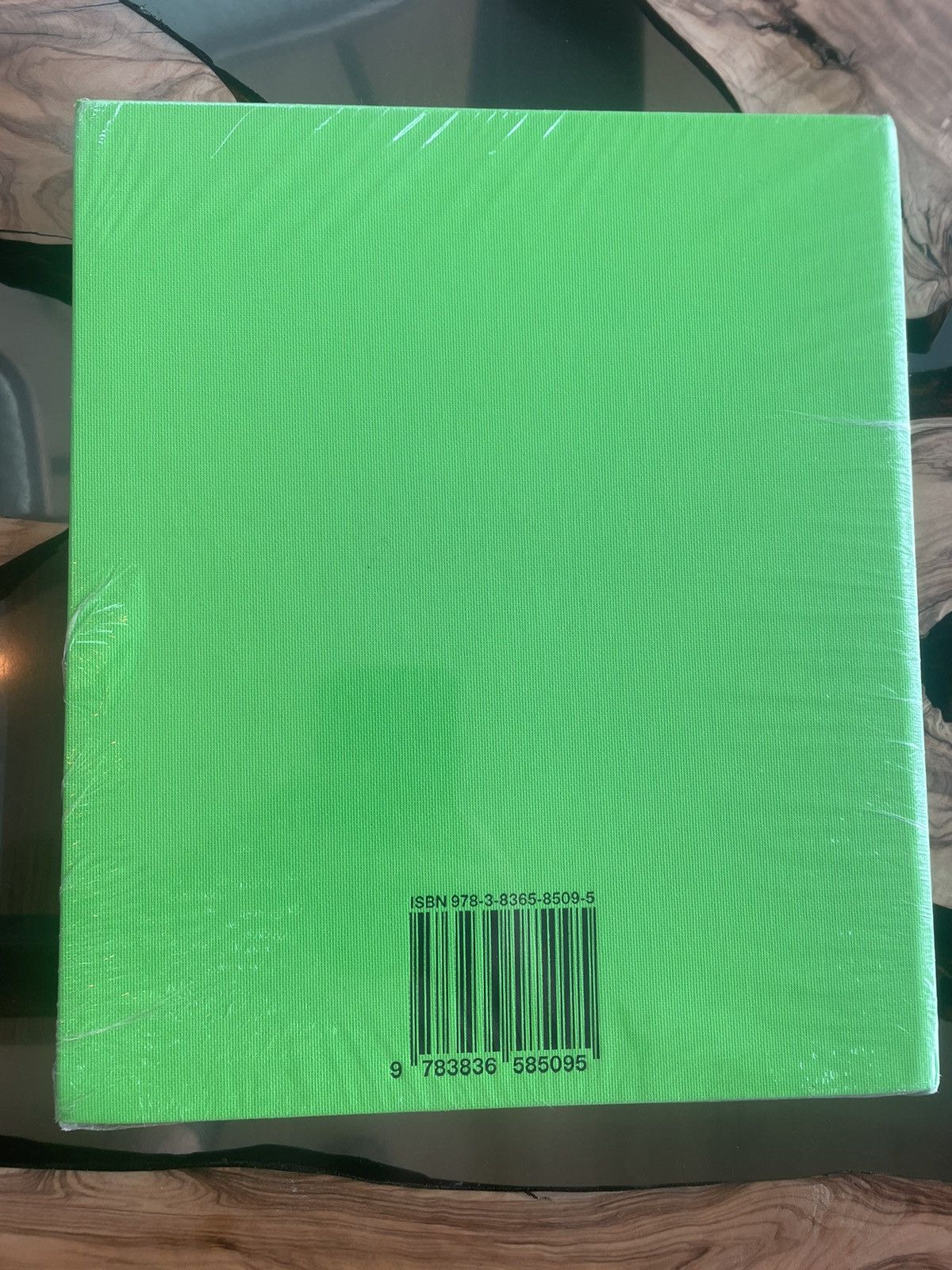 Nike × Off-White Virgil Abloh. Nike. ICONS Coffee Table Book Size ONE SIZE - 7 Thumbnail