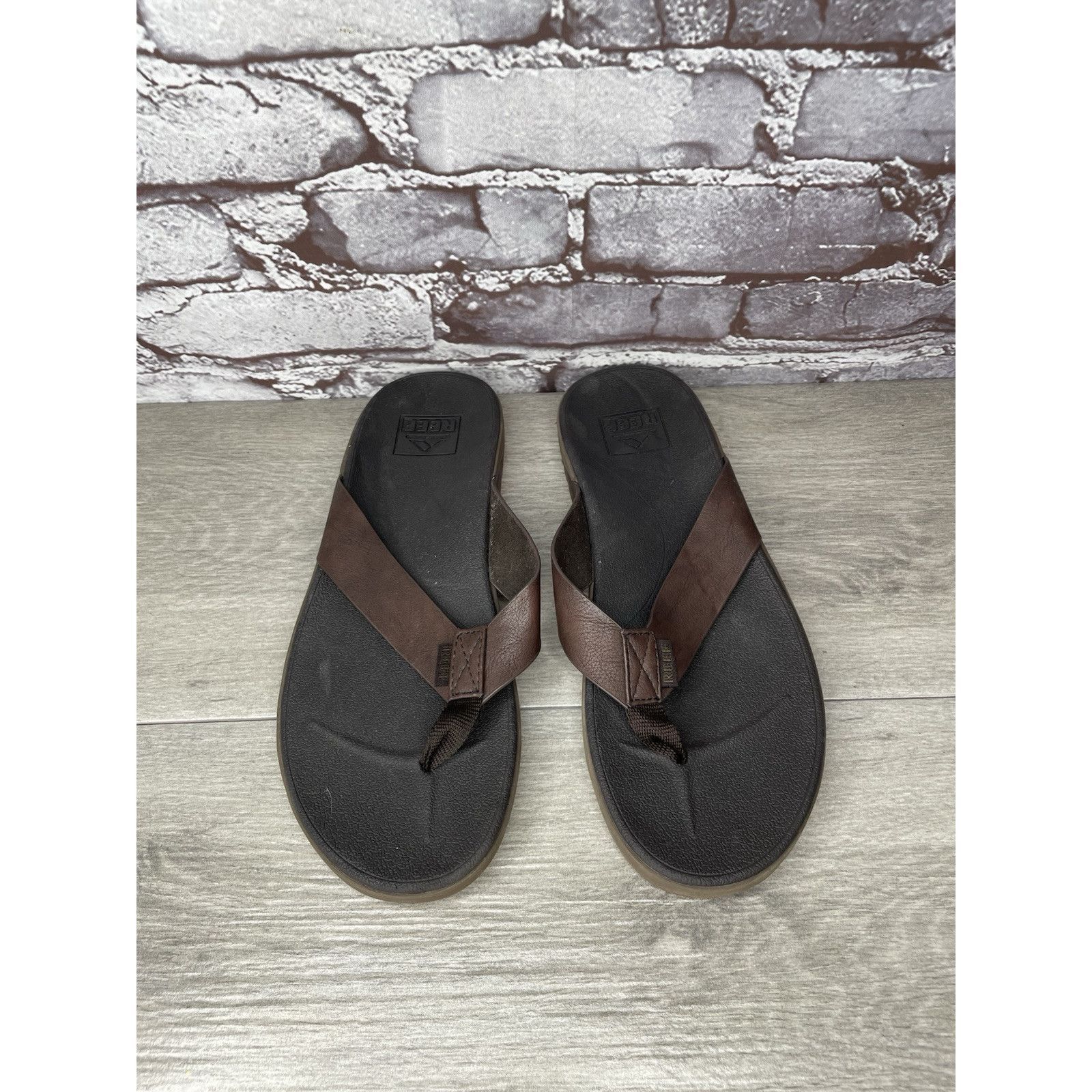 REEF Reef Brown Leather Casual Beach Flip Flops Thong Sandals Men Size US 9 / EU 42 - 2 Thumbnail