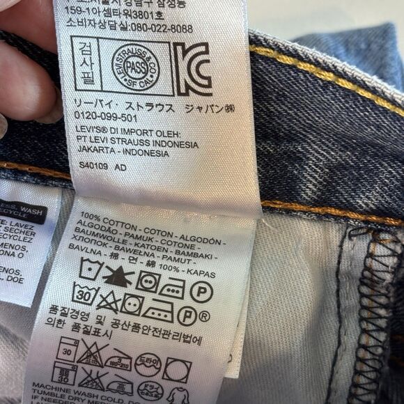 Levi's Levis Jeans 505 Regular Fit Men Blue Medium Wash size 36*32 Size US 36 / EU 52 - 14 Thumbnail