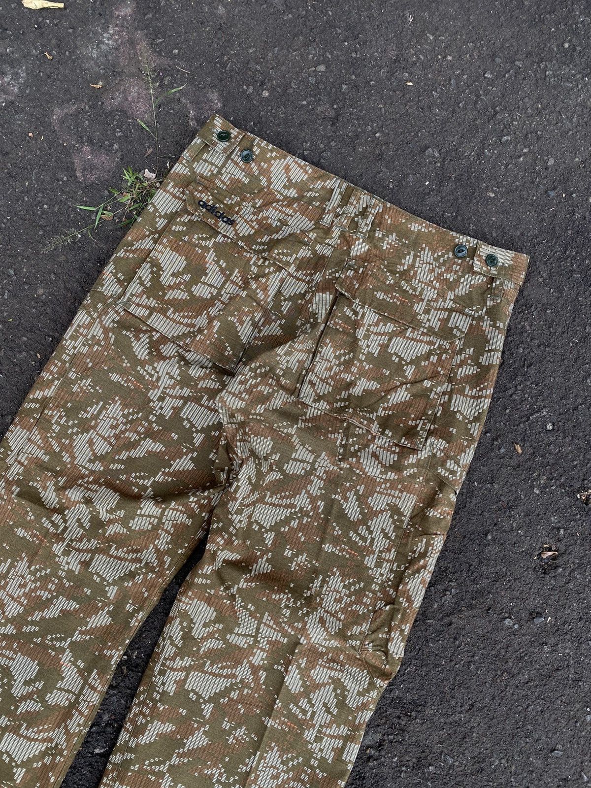 Adidas 00s Vintage Adidas Digital Camouflage Cargo Pant Size US 32 / EU 48 - 12 Thumbnail