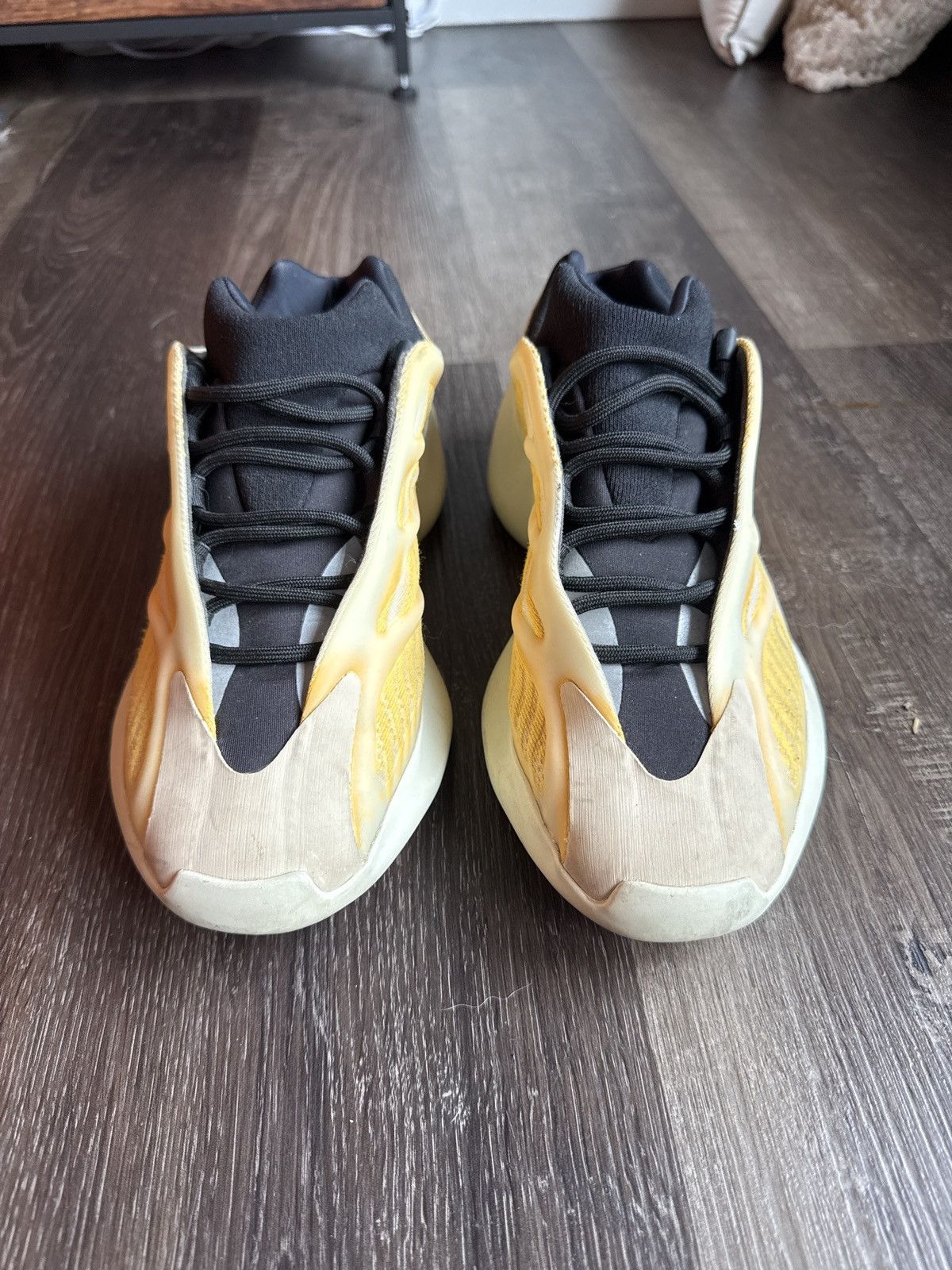 Adidas × Kanye West Yeezy 700 Mono Safflower size 10 Size US 10 / EU 43 - 5 Thumbnail
