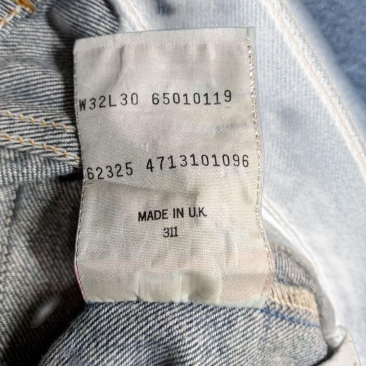 Levi's Vintage 1993 Levi's 501 Distressed Jeans Made in UK Size US 32 / EU 48 - 4 Thumbnail