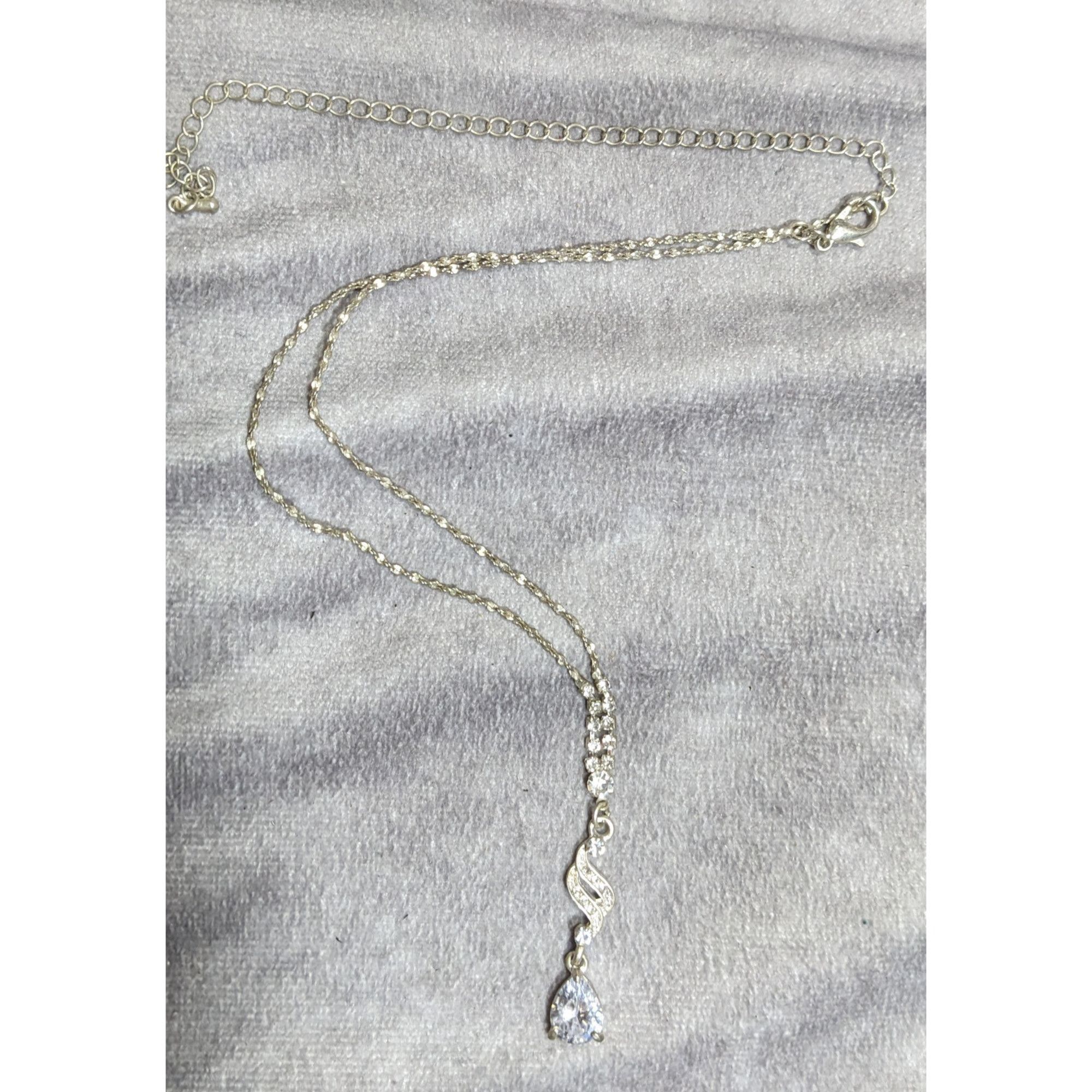 Other Vintage Bridal Princess Gemmed Silver Tone Drop Necklace Size ONE SIZE - 6 Thumbnail