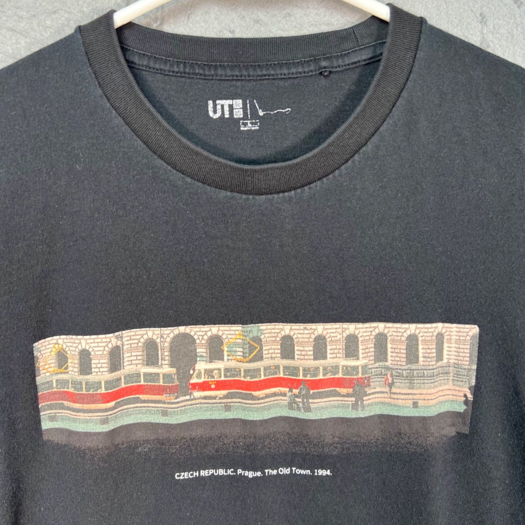 Uniqlo Uniqlo T-Shirt Mens Large Czech Republic Art Graphic 100% Cotton Black Shirt Size US L / EU 52-54 / 3 - 4 Thumbnail