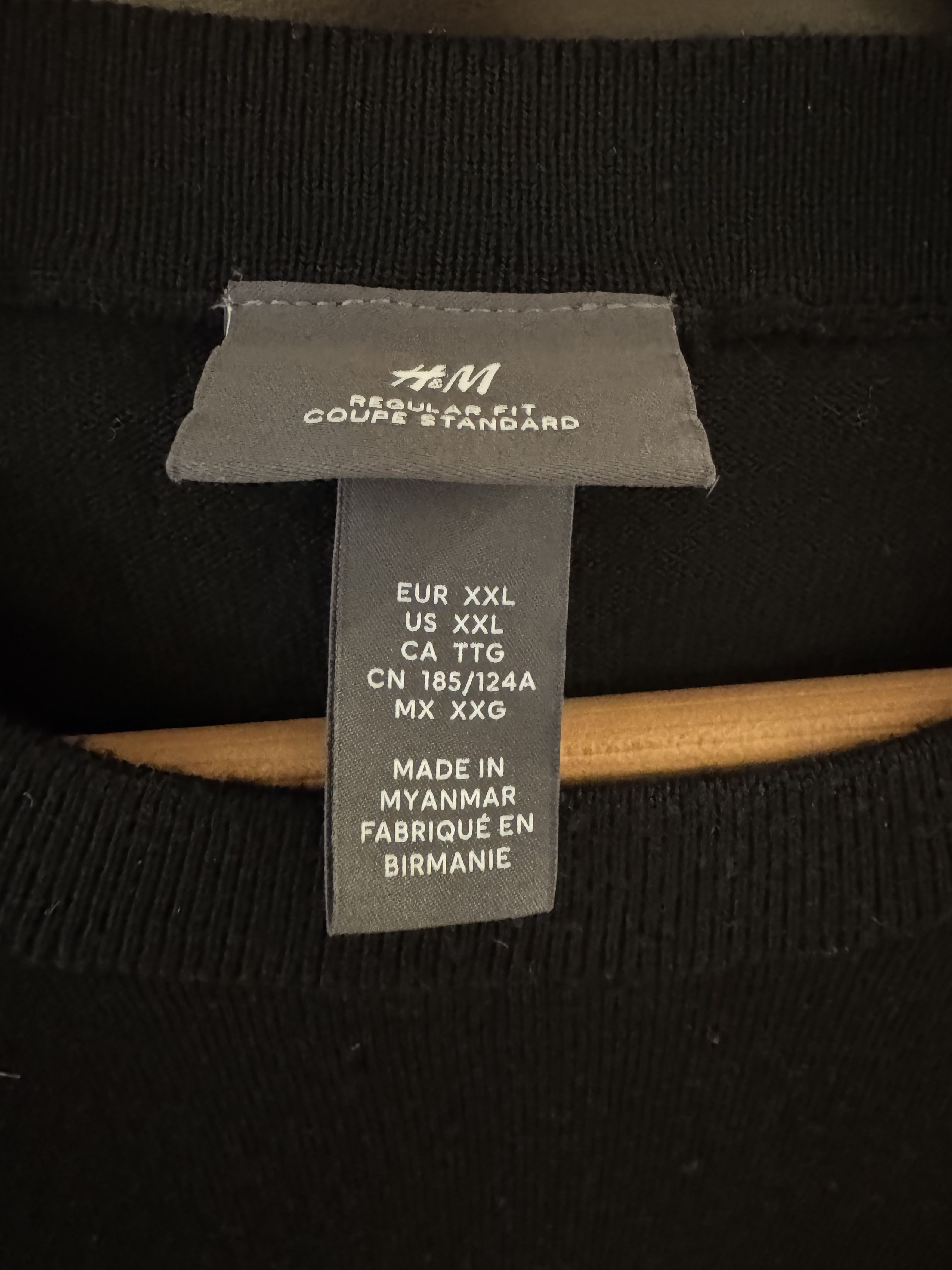 H&M H&M Polyester and Wool Black Sweater. Size US XXL / EU 58 / 5 - 2 Thumbnail