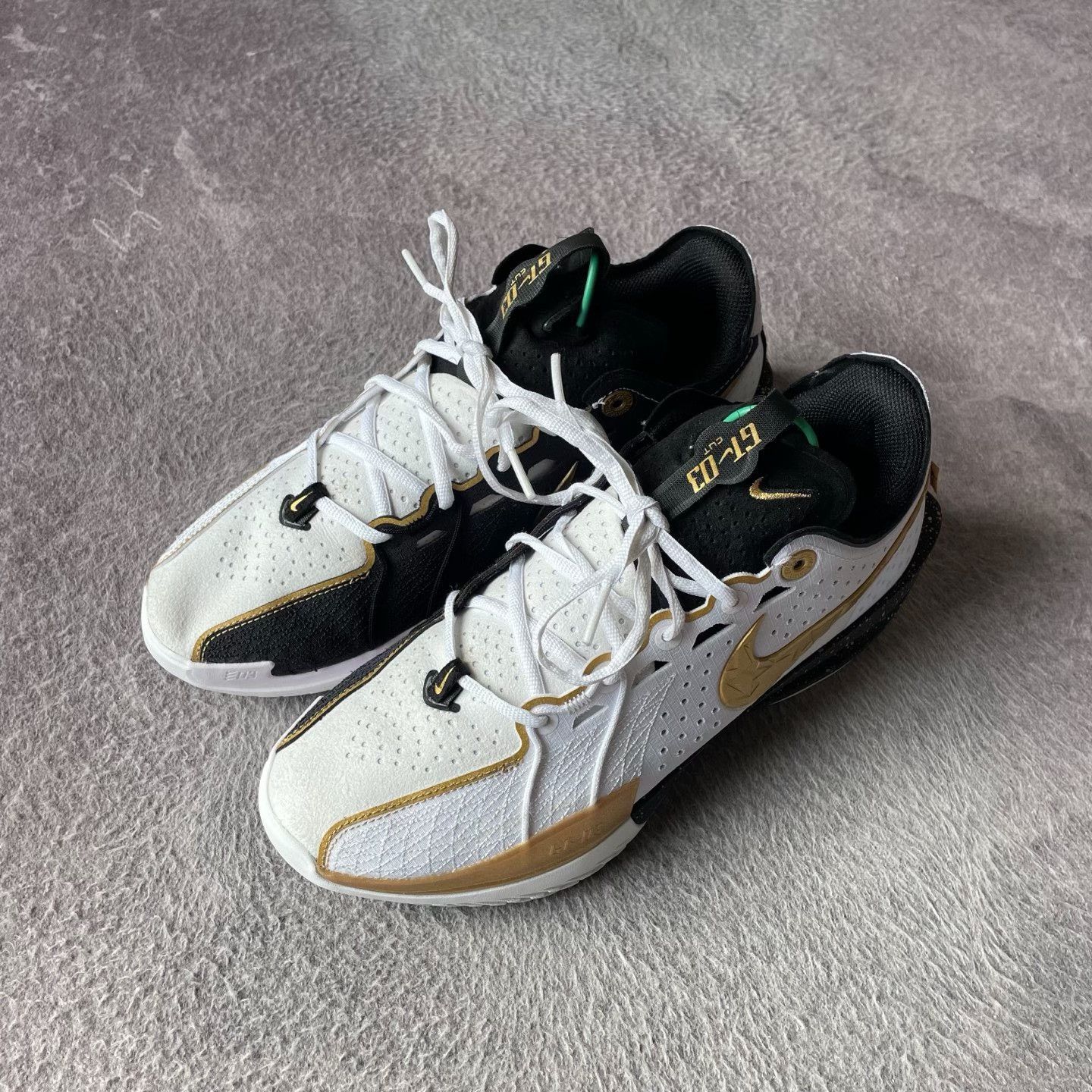 Nike Nike White Lowtop Sneakers 43 Men Size US 10 / EU 43 - 1 Thumbnail