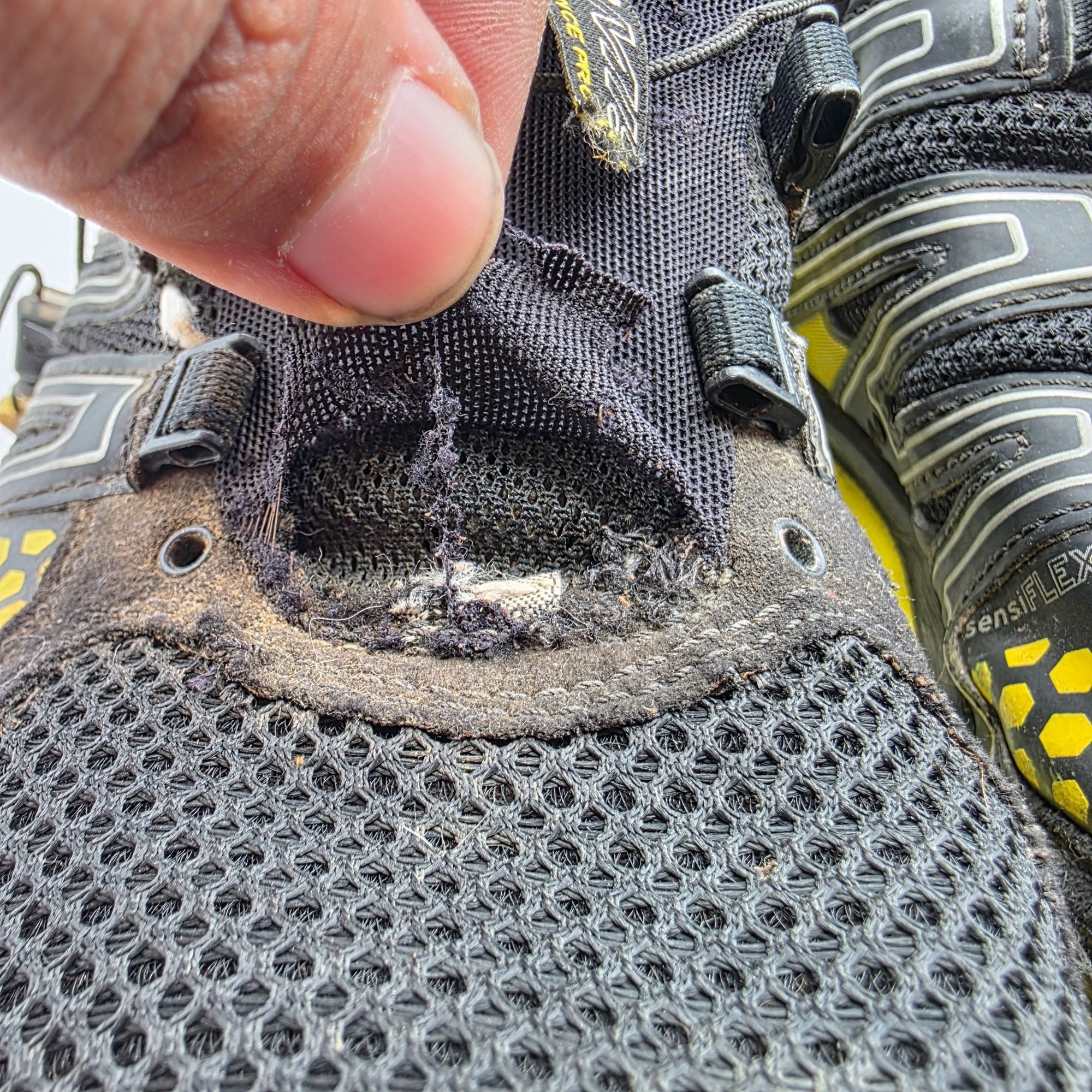 Salomon Salomon XR Mission Mens Size 7.5 Black Yellow Athletic Shoes Size US 7.5 / EU 40-41 - 8 Thumbnail