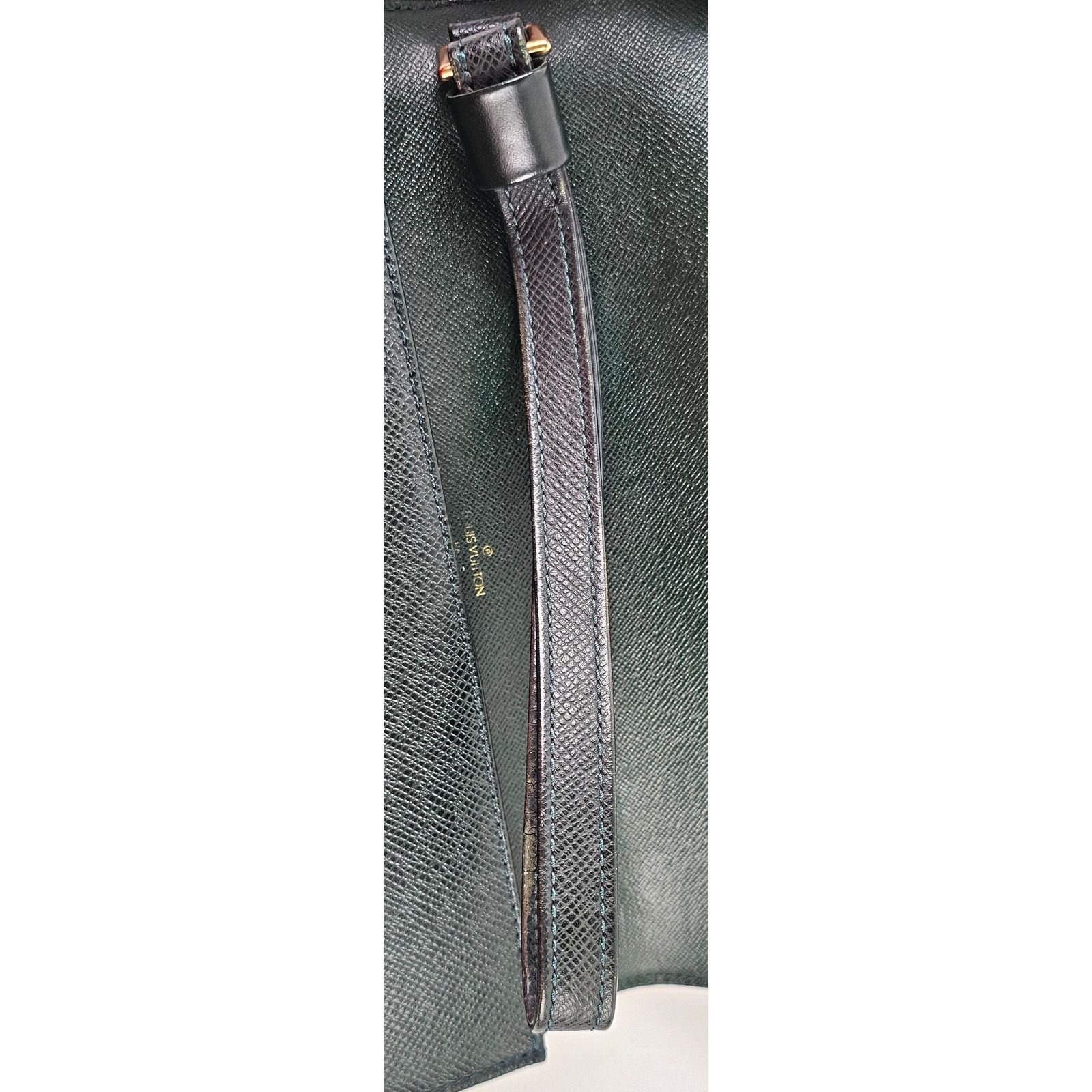 Louis Vuitton LOUIS VUITTON Pochette Clutch Bag Green Taiga Leather Size ONE SIZE - 23 Thumbnail