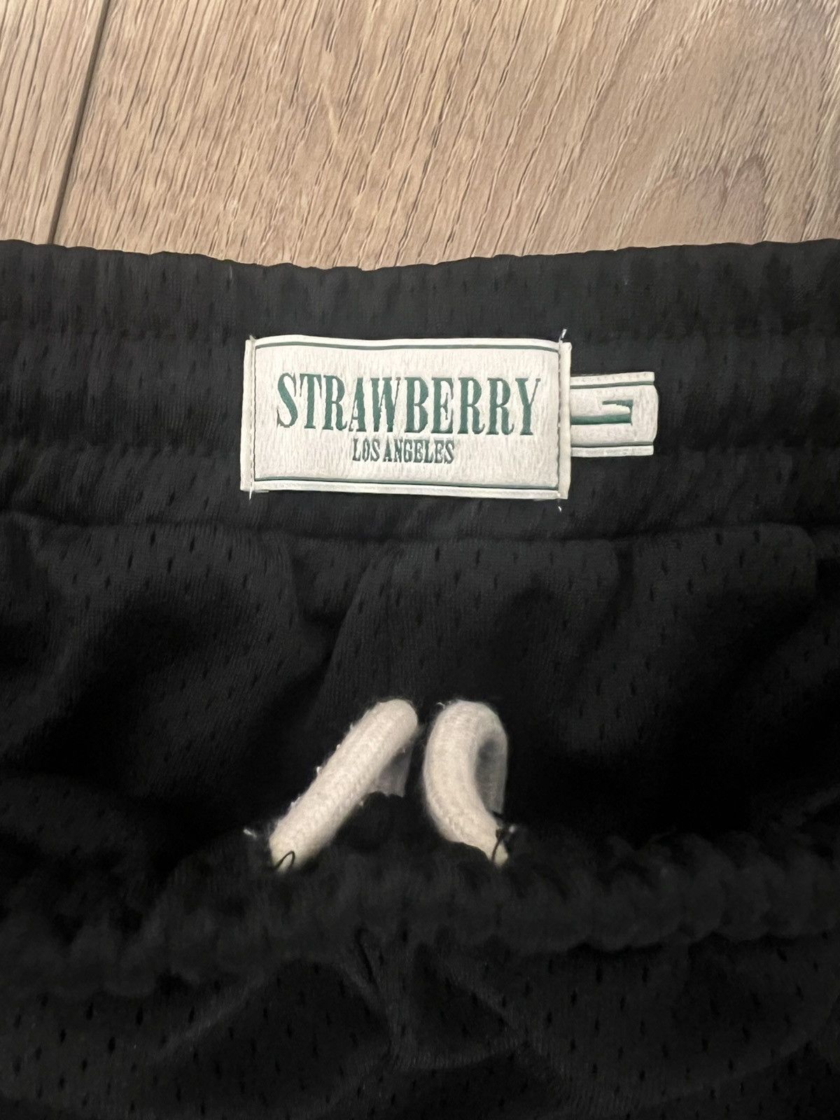 Strawberry Strawberry Pleated Mesh Short Size US 34 / EU 50 - 3 Thumbnail