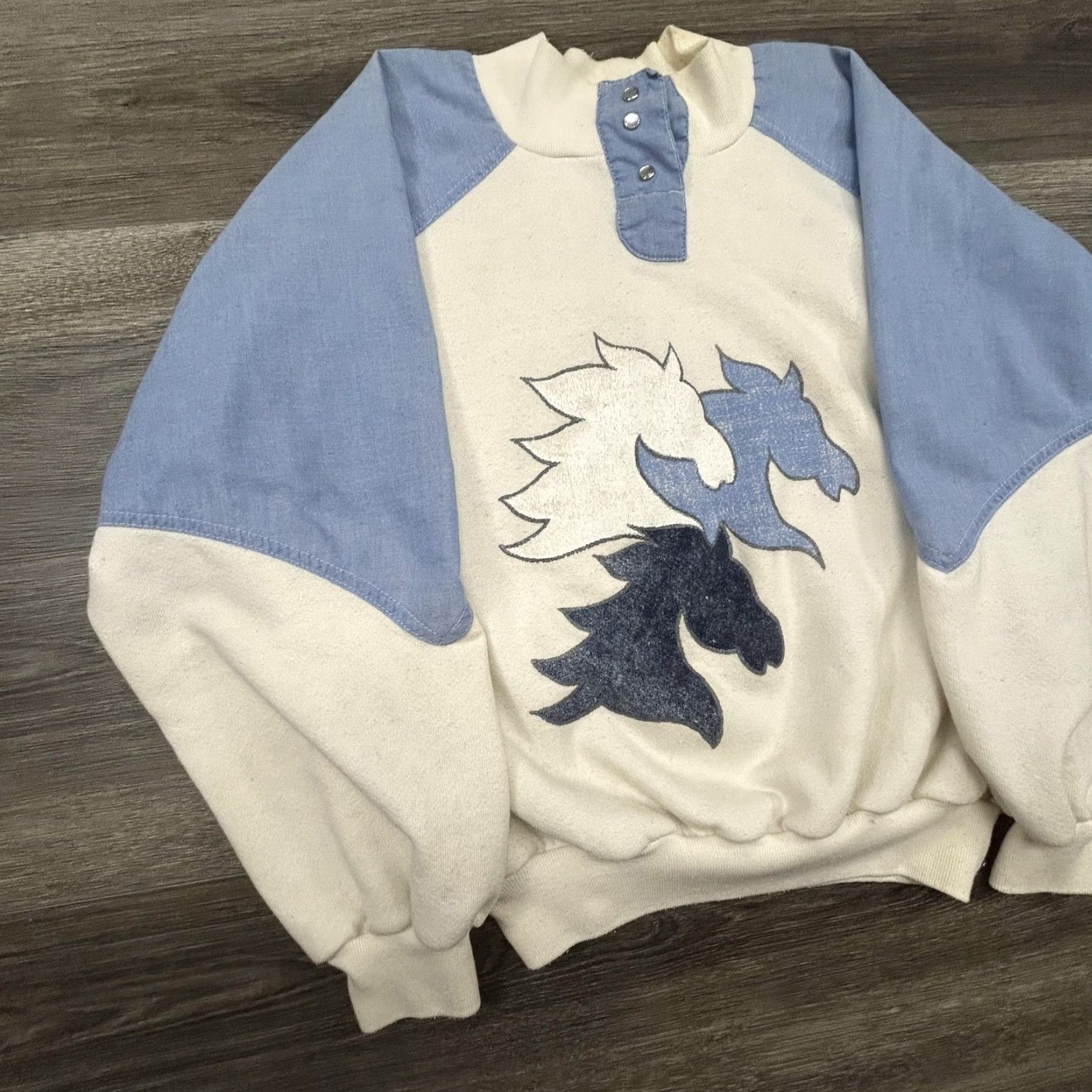Vintage VINTAGE Miss Rodeo America Sweatshirt Womens M Henley 60s Western Horse Rodeo White Raglan Sleeve Embroidered Front Graphic Size M / US 6-8 / IT 42-44 - 3 Thumbnail