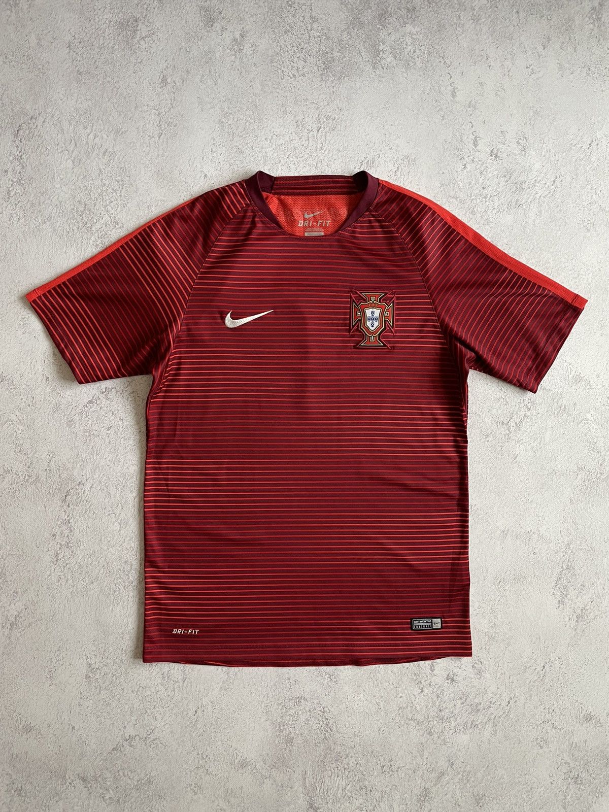 Vintage Nike Portugal 2016/2017 Pre-Match Flash Soccer Jersey M Size US M / EU 48-50 / 2 - 1 Thumbnail