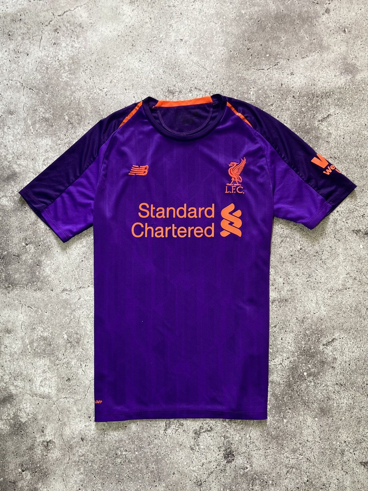 New Balance 💥Liverpool 2018 football jersey t-shirt‼️ Size US M / EU 48-50 / 2 - 1 Thumbnail