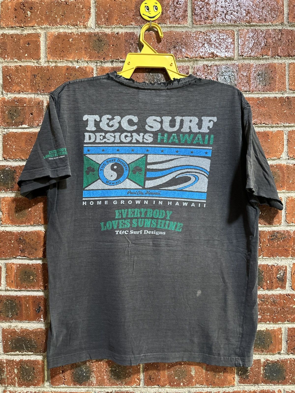 Vintage Thrashed Vintage T&C Surf Design Hawaii Sun Faded Tee Size US M / EU 48-50 / 2 - 1 Thumbnail