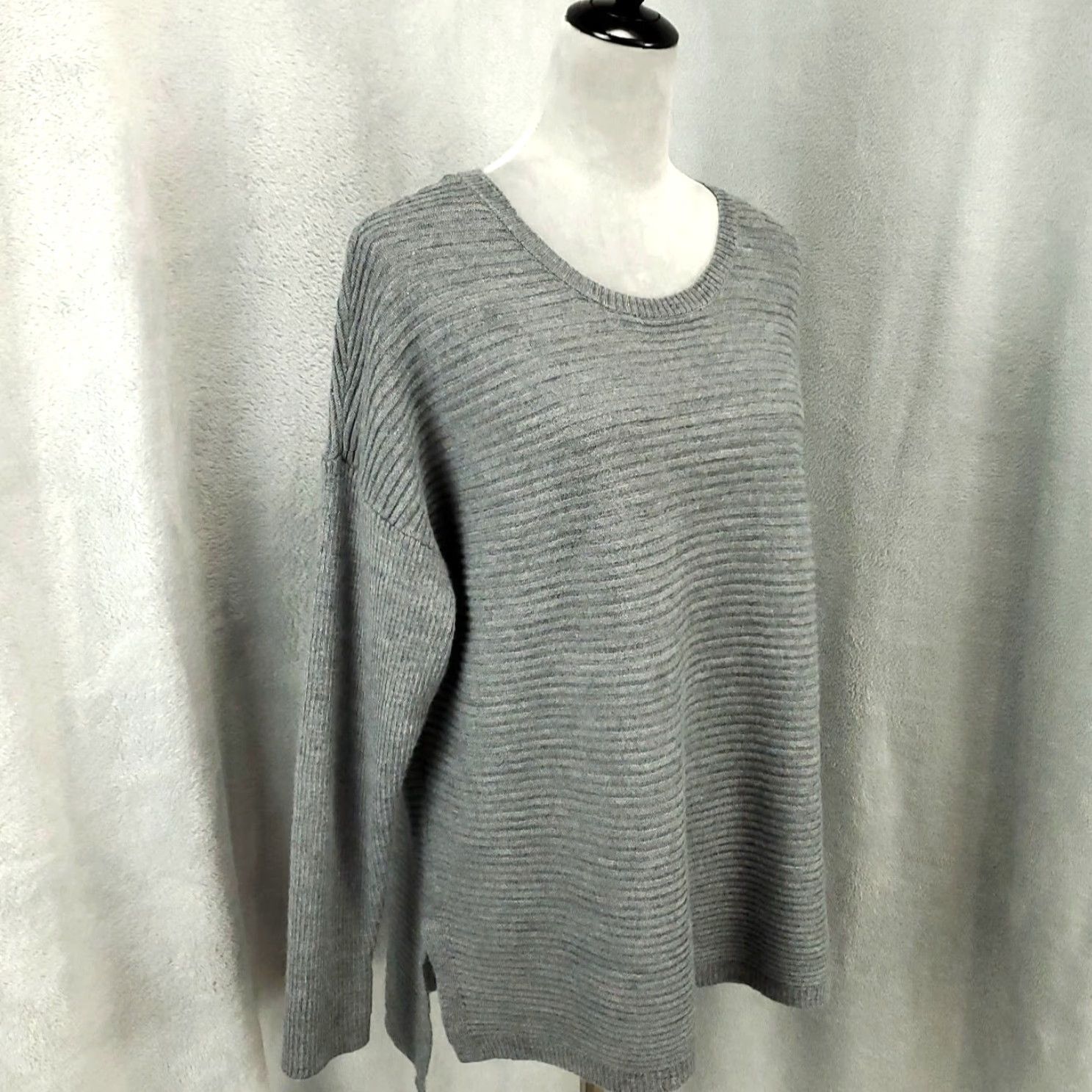 Vintage Tahari Womens Sweater Size 2X Gray Ribbed Button Back Accent Tunic Knit Top Size XXL / US 16-18 / IT 52-54 - 2 Thumbnail