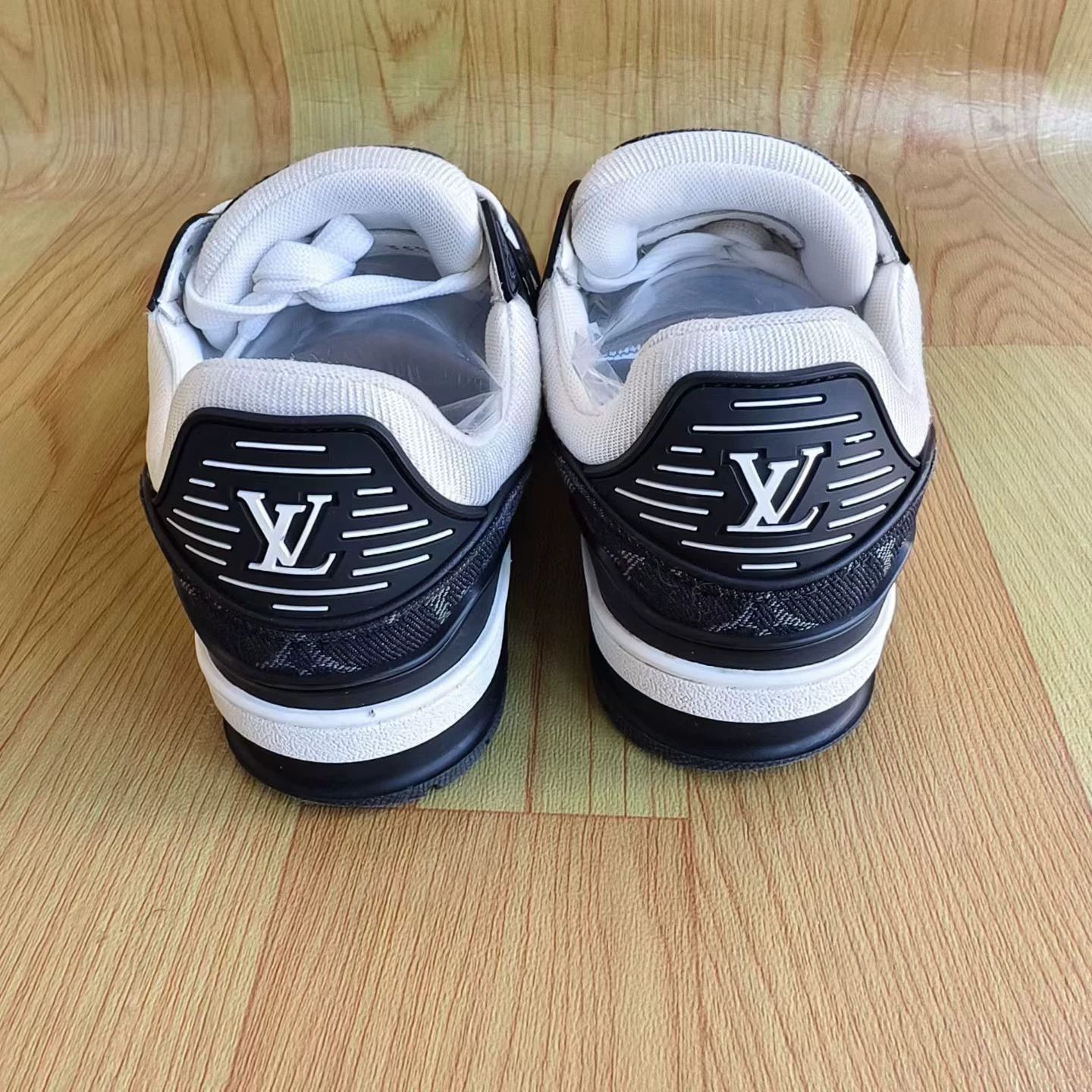 Louis Vuitton Louis Vuitton Trainer Black and White Monogram Jeans Size US 5.5 / IT 35.5 - 4 Thumbnail