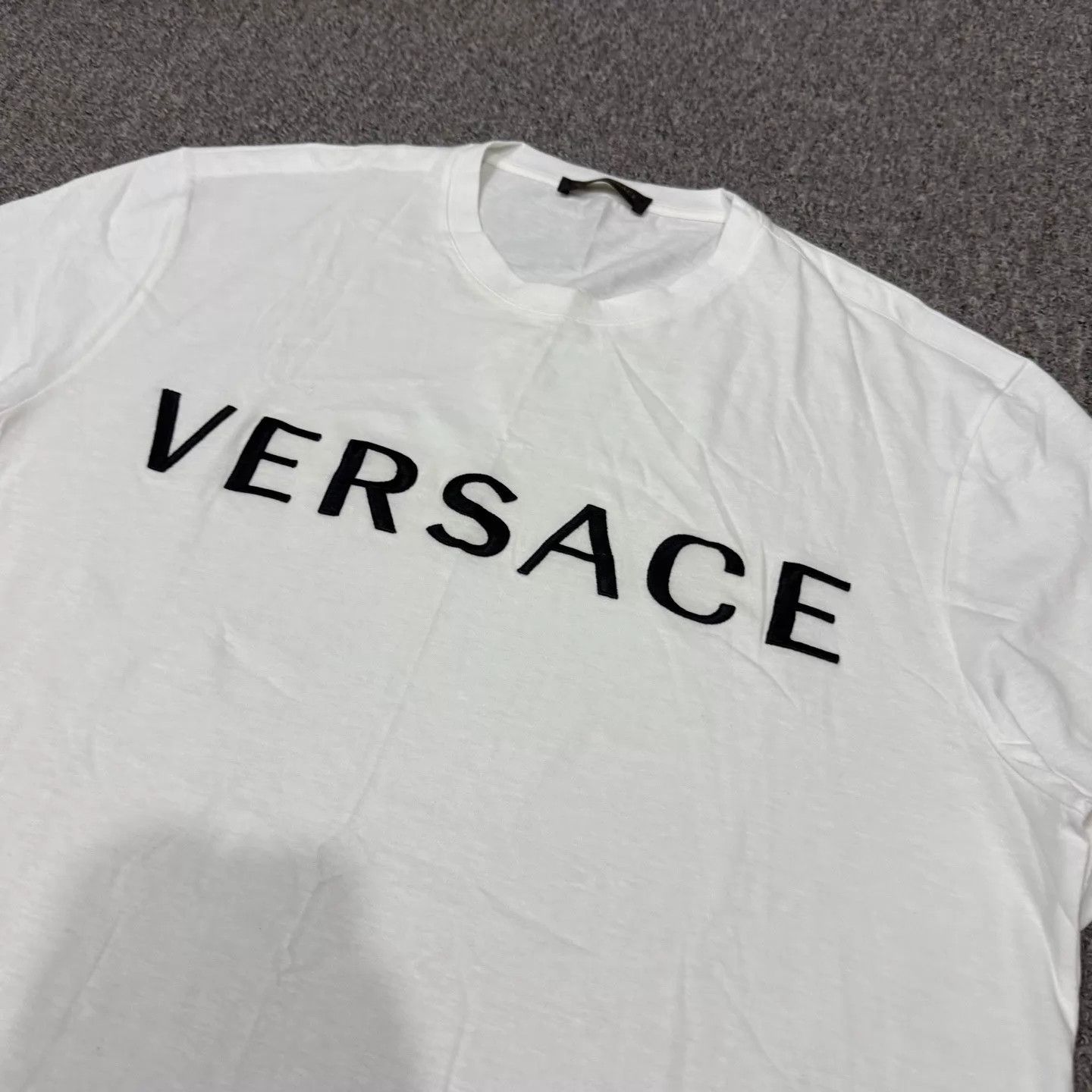 Versace Versace White Chest Logo Short Sleeve Tee S 99 New Size US S / EU 44-46 / 1 - 3 Thumbnail