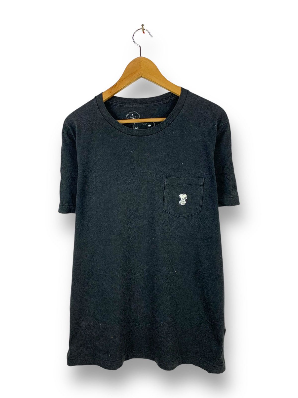 Kaws × Peanuts × Uniqlo Offer! Peanuts Snoopy Kaws Uniqlo Pocket Tee Streetwear Size US L / EU 52-54 / 3 - 1 Thumbnail