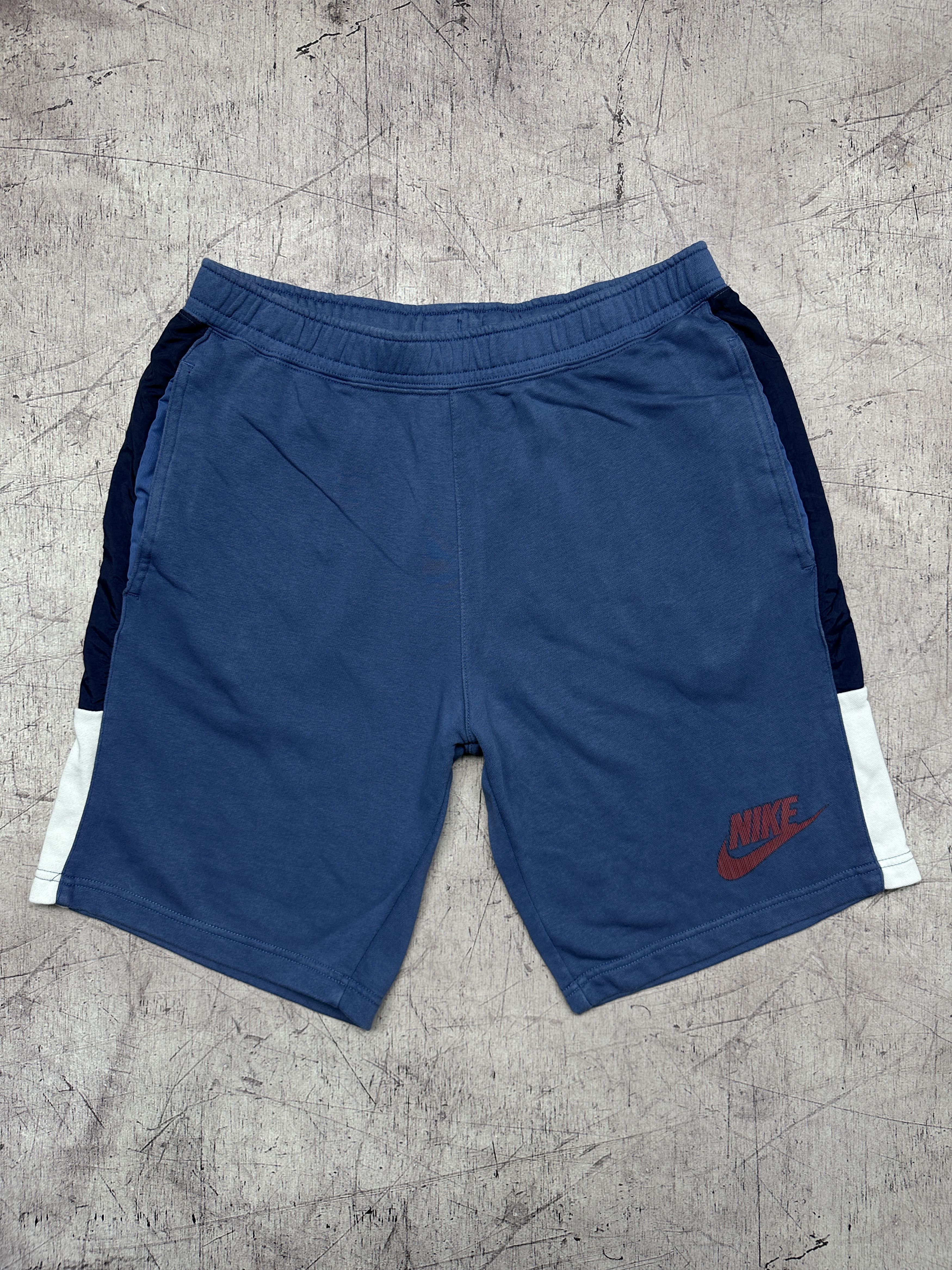 Nike Nike Mens Sweatshorts Shorts Size US 34 / EU 50 - 1 Thumbnail