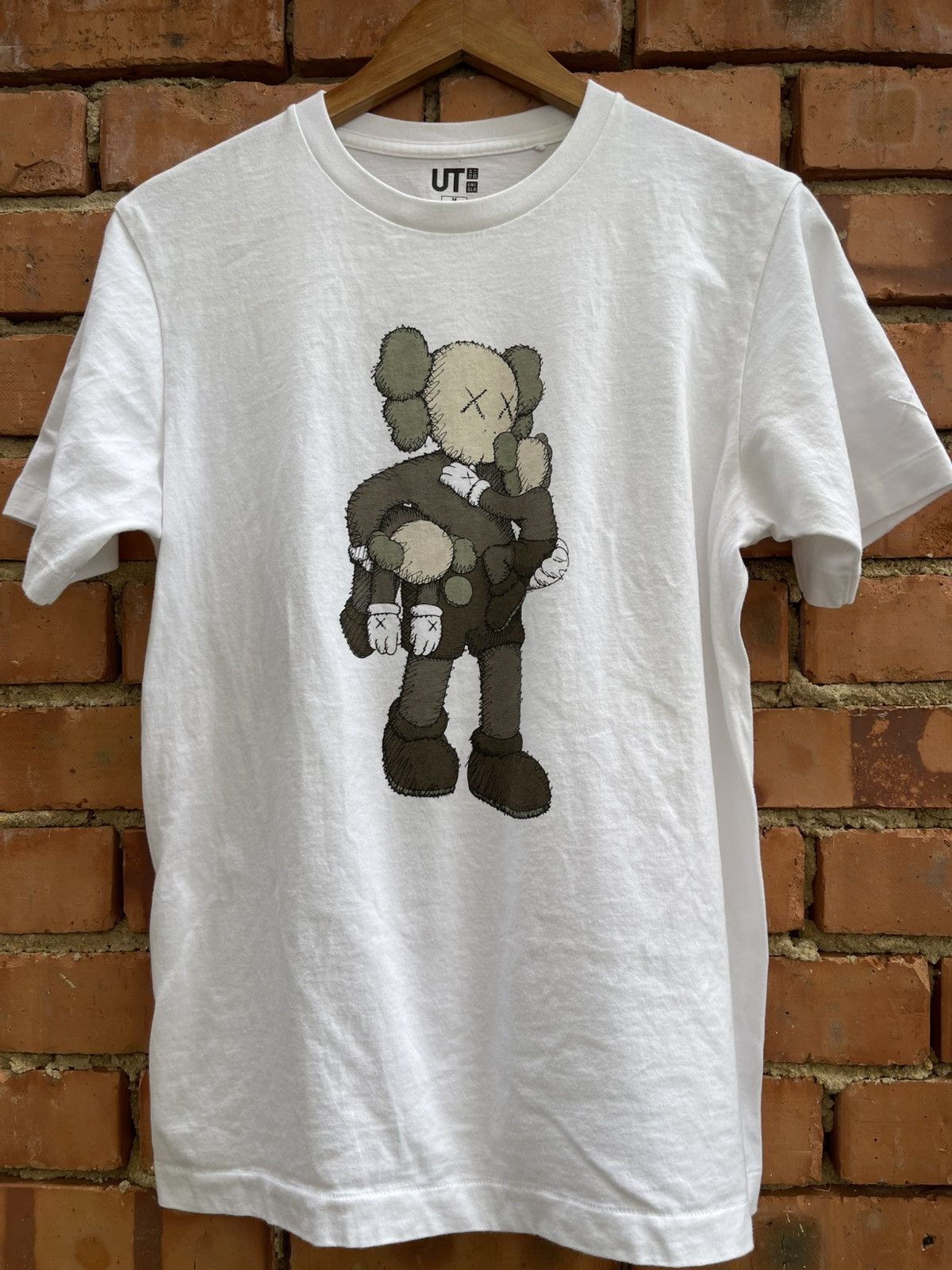 Kaws × Uniqlo Kaws x Uniqlo Japanese Brand Tshirt Size US M / EU 48-50 / 2 - 1 Thumbnail