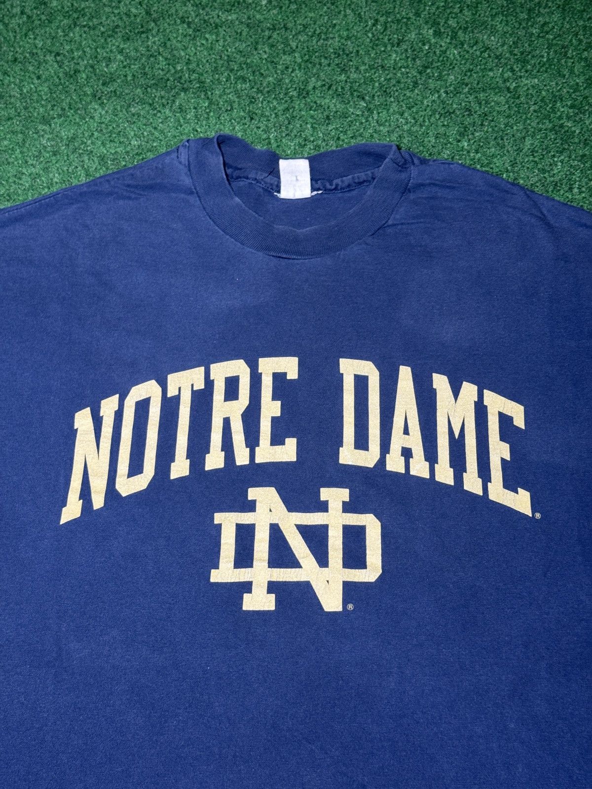Vintage Vintage 90s Notre Dame College Retro XL T Shirt Size US XL / EU 56 / 4 - 2 Thumbnail