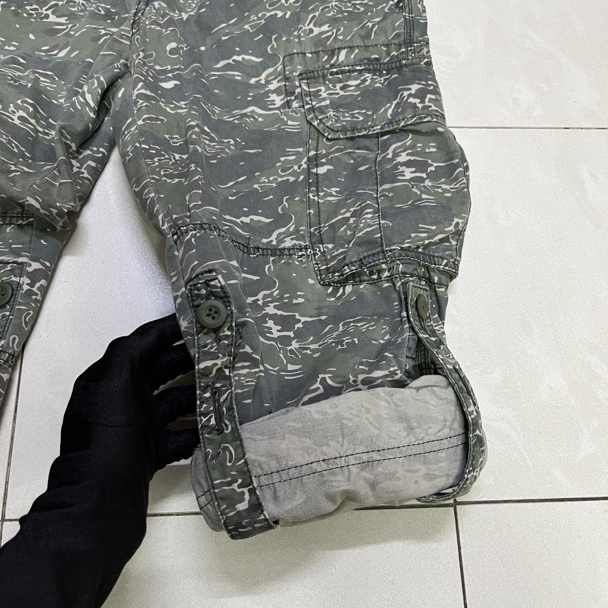 Uniqlo Uniqlo Tiger Stripes Cargo Pants Size US 29 - 4 Thumbnail