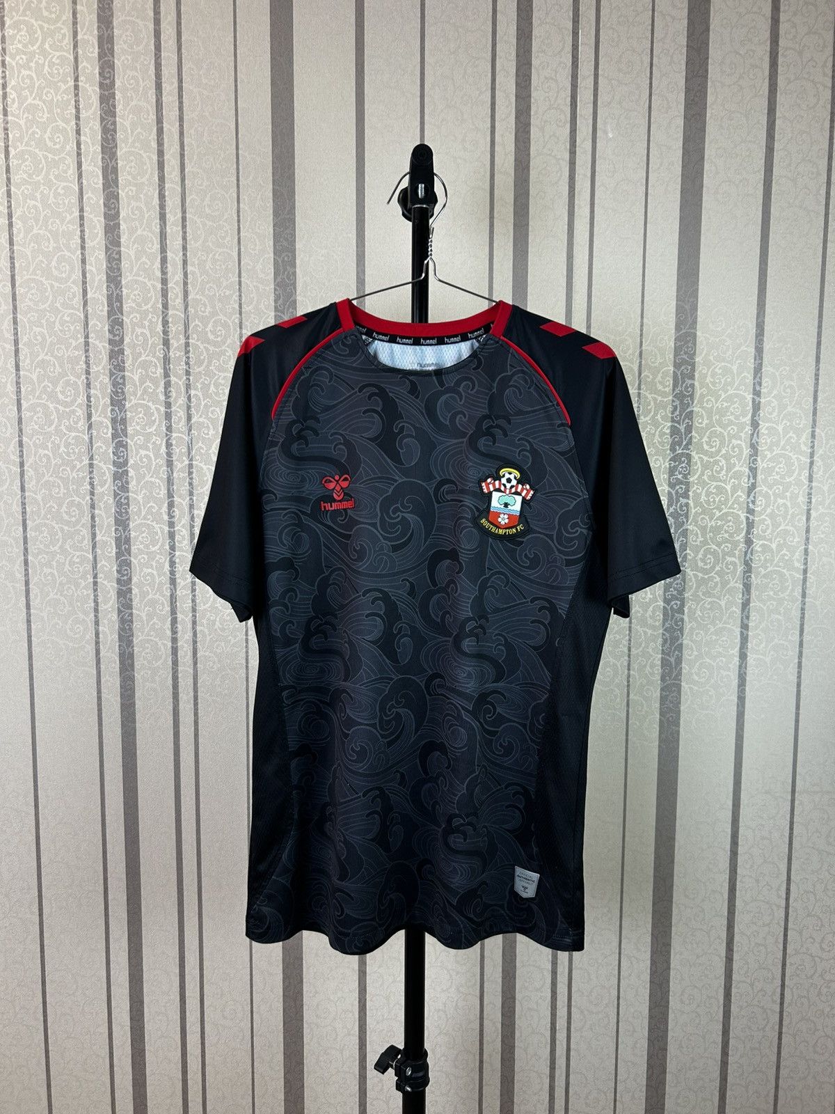 Hummel 21/22 Hummel SOUTHAMPTON FC Jersey rare retro hype Y2K Size US M / EU 48-50 / 2 - 2 Thumbnail