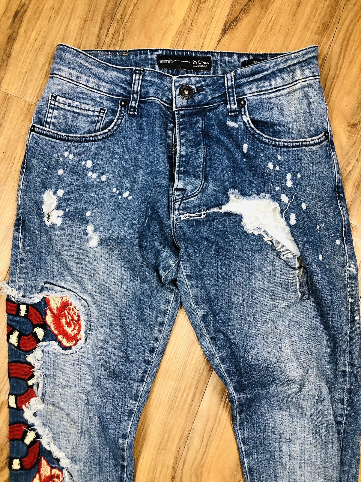 Other 2Y DNM Distress Jeans (33) Size US 29 - 3 Thumbnail