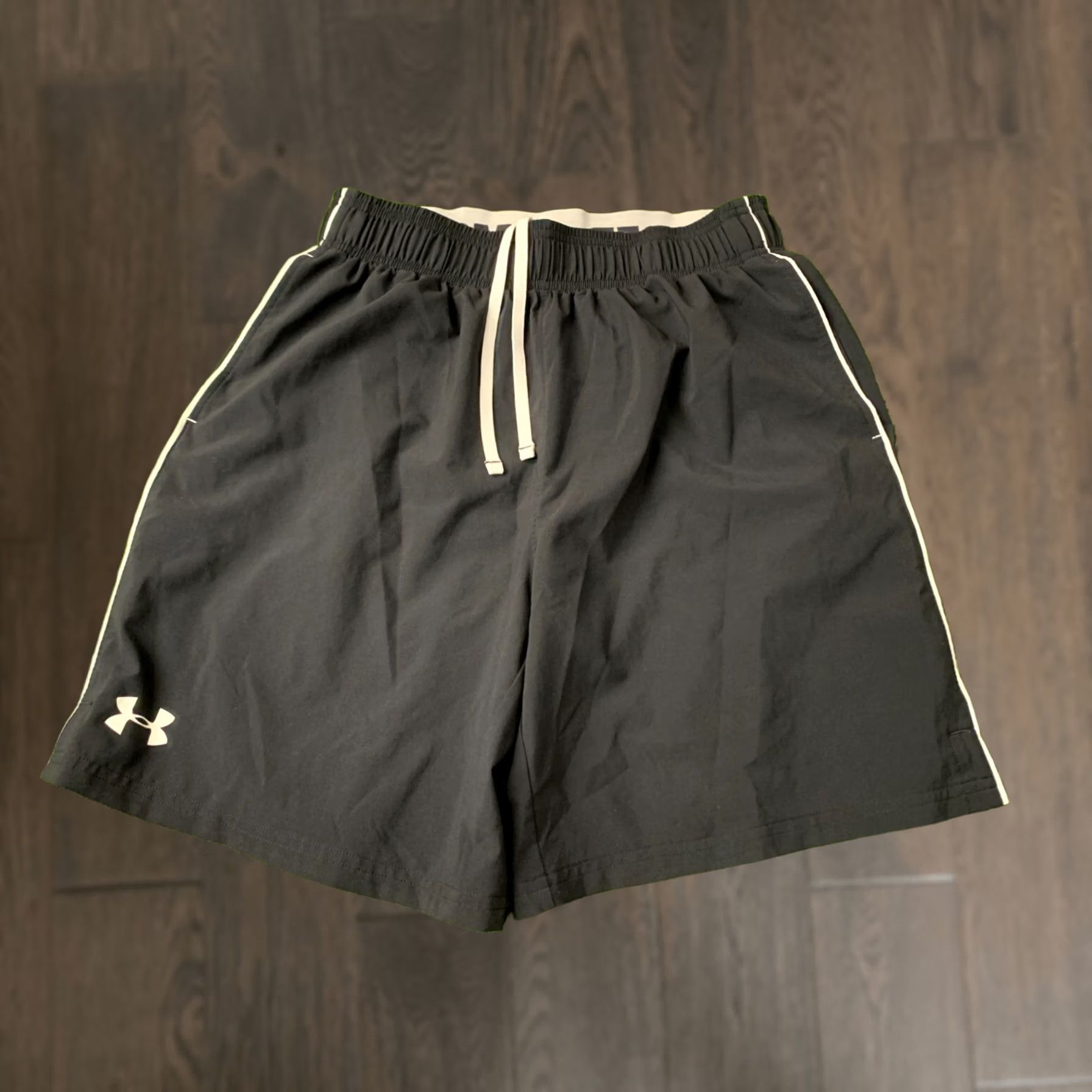 Under Armour Under Armour Training Shorts Men M Black Gray White Logo Pockets Casual Short Size M Size US 31 - 1 Thumbnail