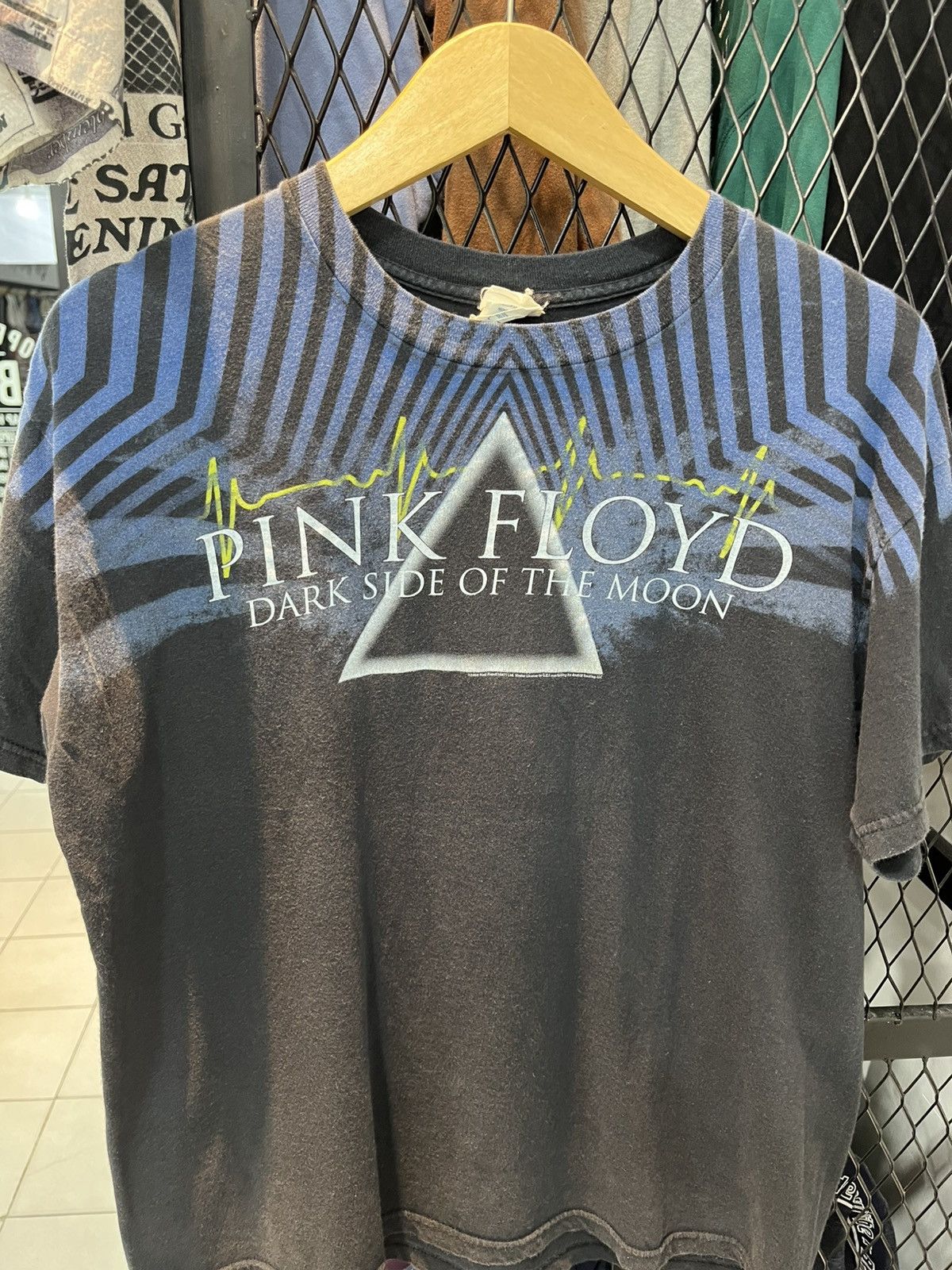Band Tees 🔥 Vintage Pink Floyd Dark Side Of The Moon Tee Size US L / EU 52-54 / 3 - 2 Thumbnail