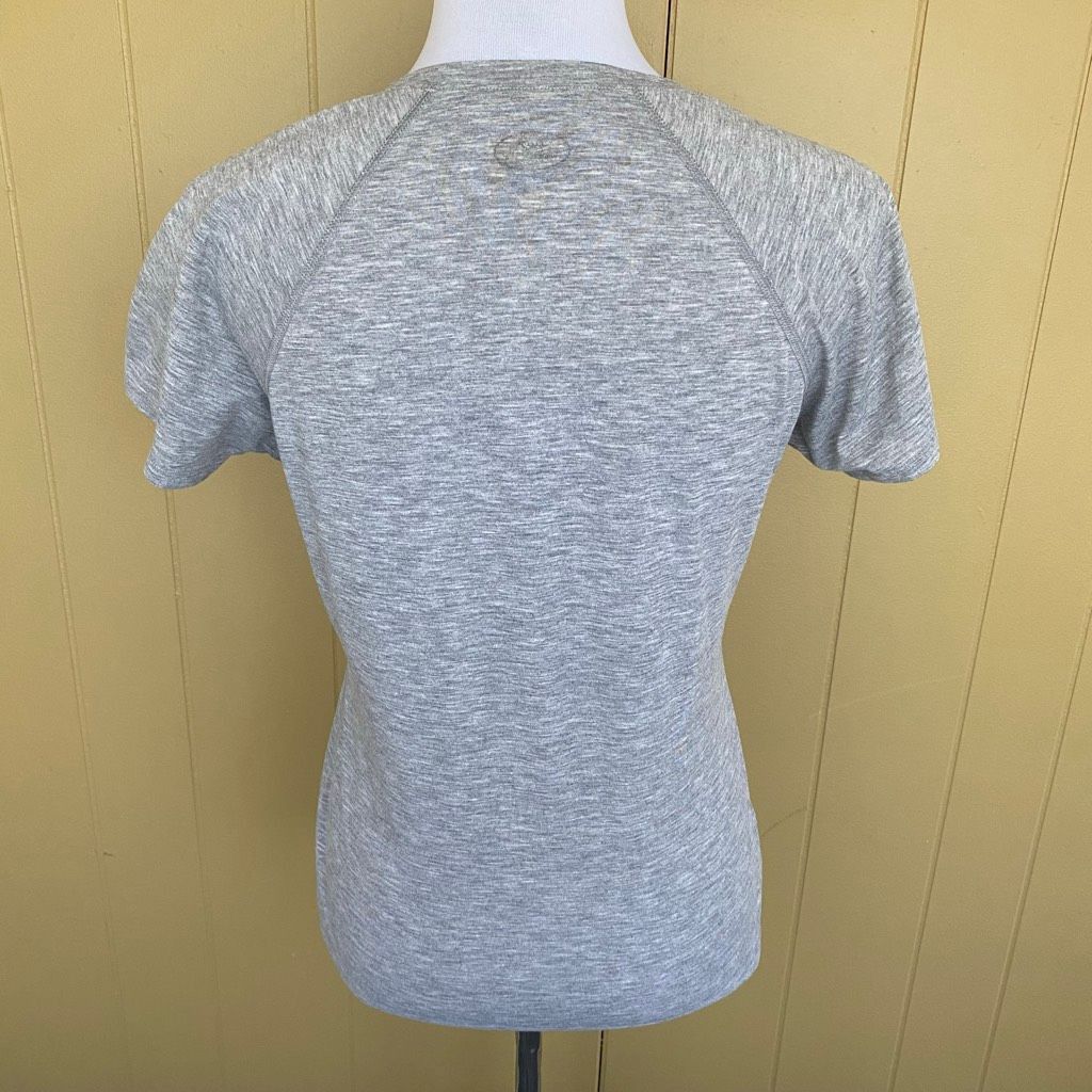 Under Armour Under Armour women M semi fitted heat gear v-neck short slee Size M / US 6-8 / IT 42-44 - 7 Thumbnail