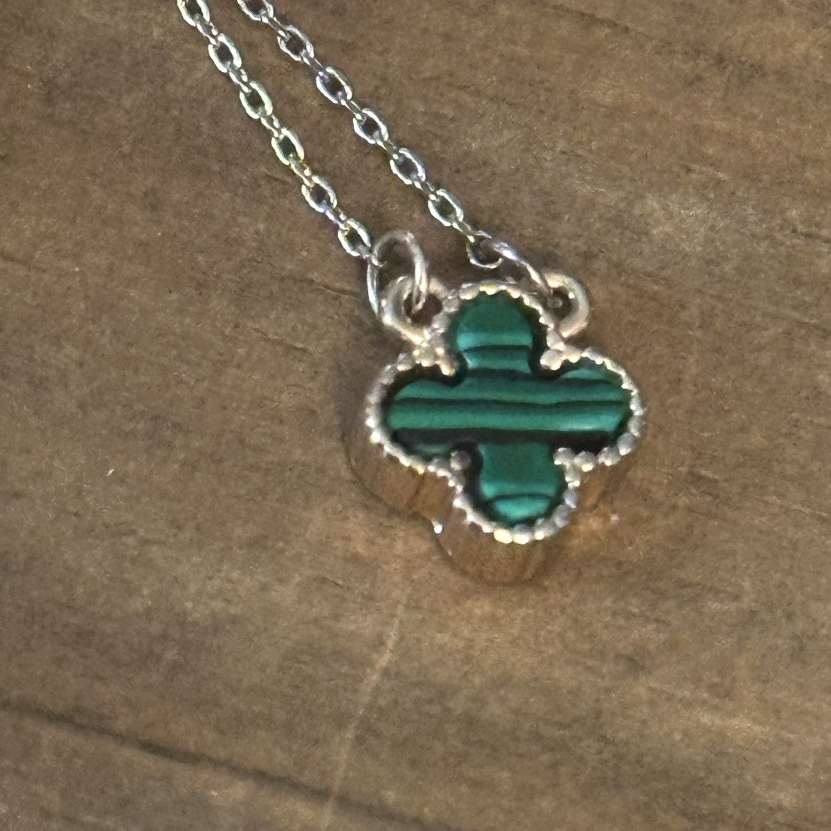 Other Gold tone carved Malachite clover necklace Size ONE SIZE - 3 Thumbnail