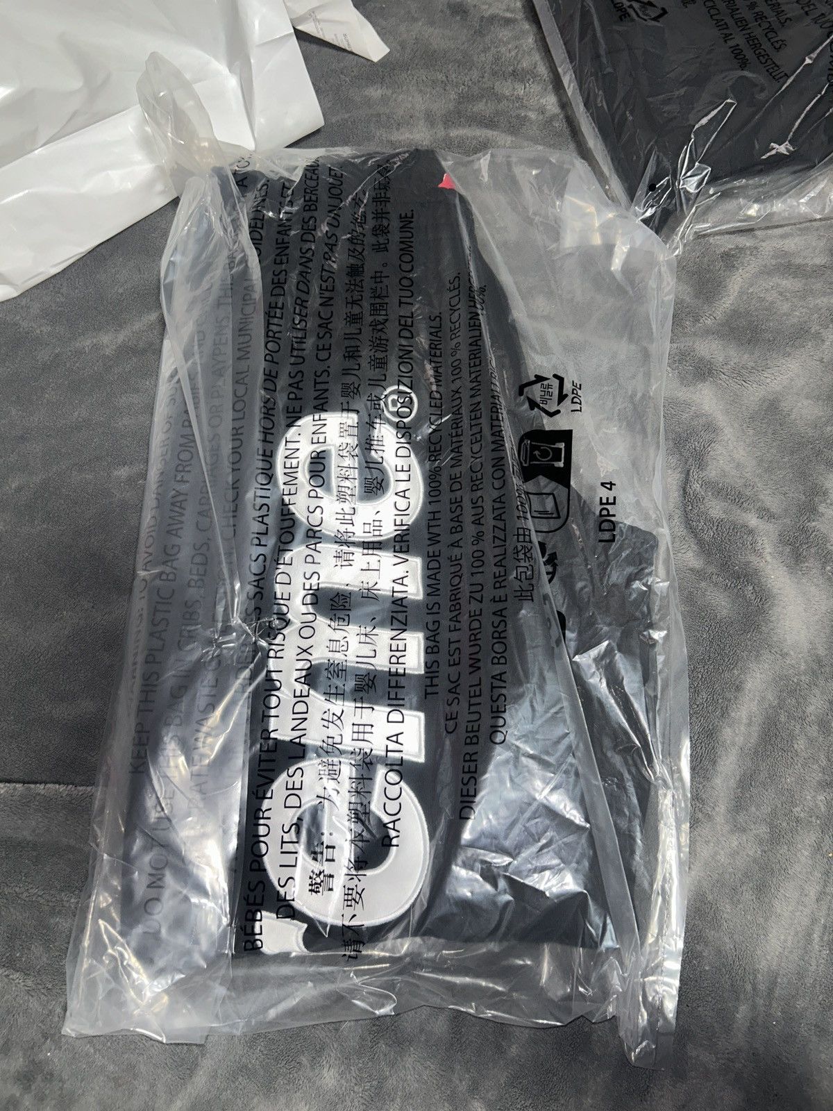 Supreme Supreme satin appliqué sweatpants small black Size US 30 / EU 46 - 2 Thumbnail